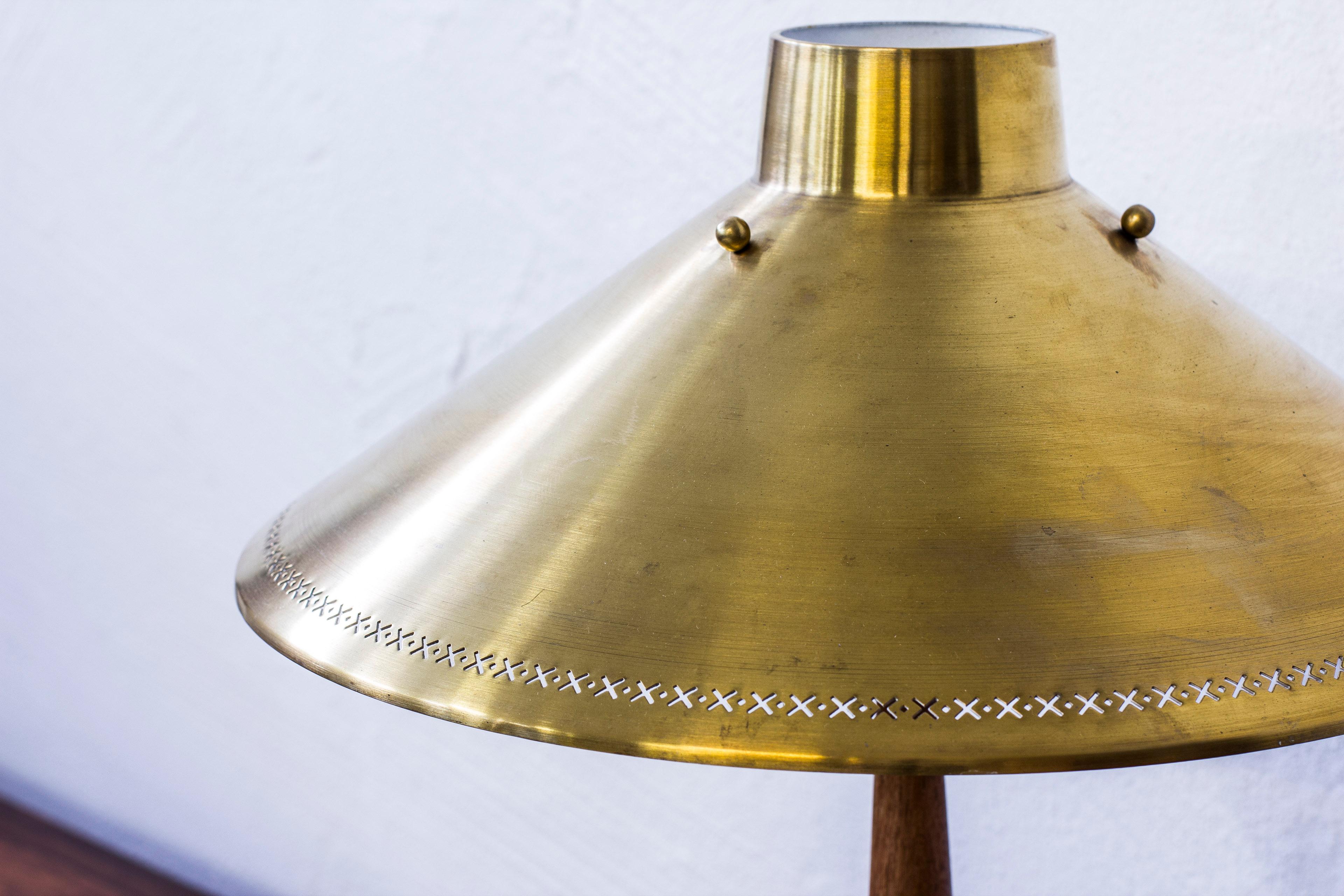 Table lamp designed by Hans Bergström. Produced by ASEA in the 1950s. Made from solid teak and polished brass. Light switch on the base in working order. Excellent condition with light signs of use and patina.