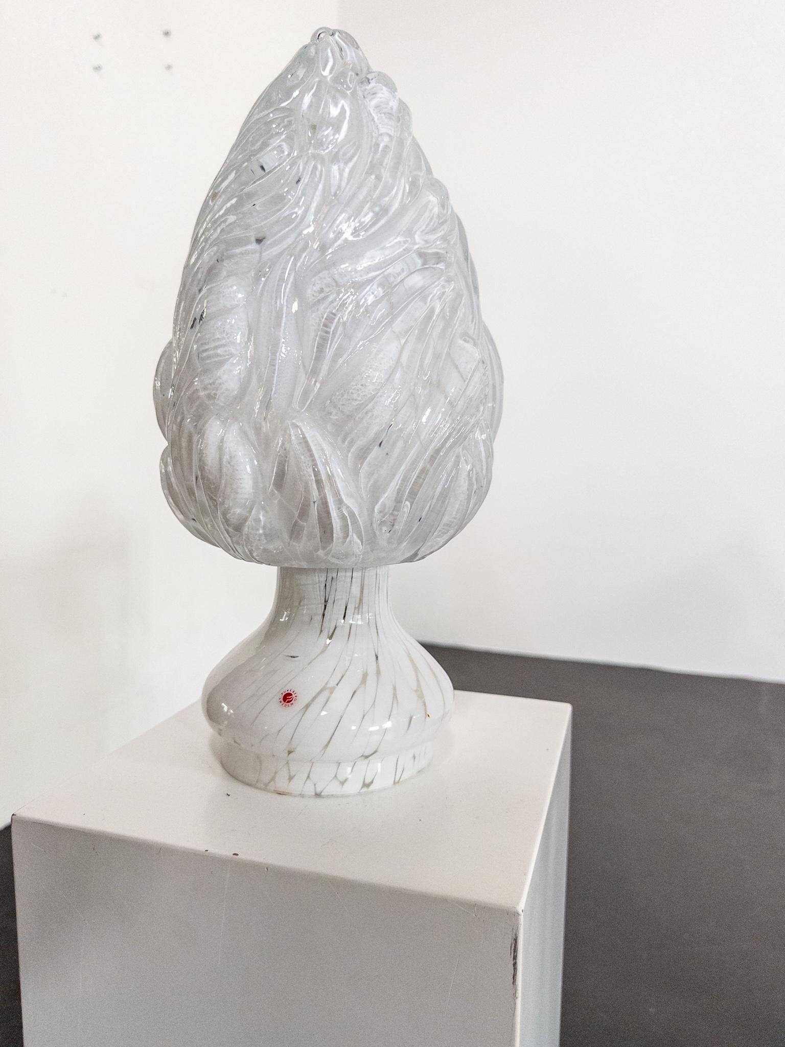 Schwedische Tischleuchte von Monica Backström für Pukeberg, 1970er Jahre (Glas) im Angebot