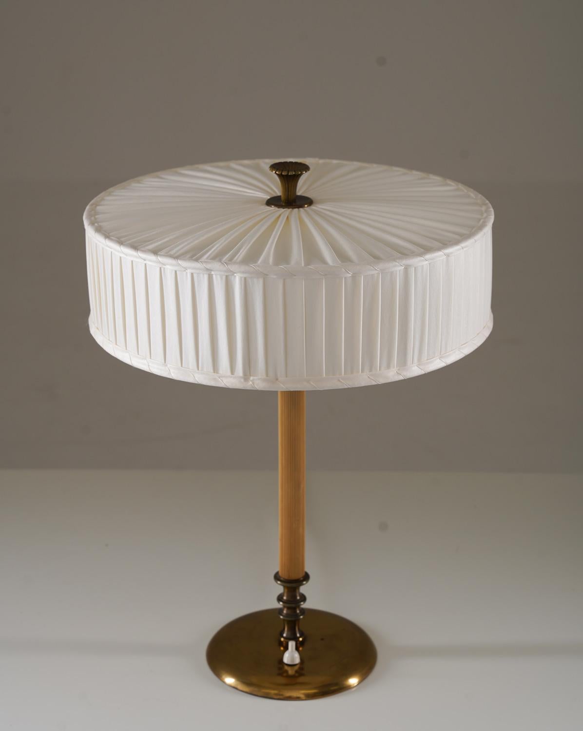 Schwedische Tischlampe von Nordiska Kompaniet (Skandinavische Moderne) im Angebot