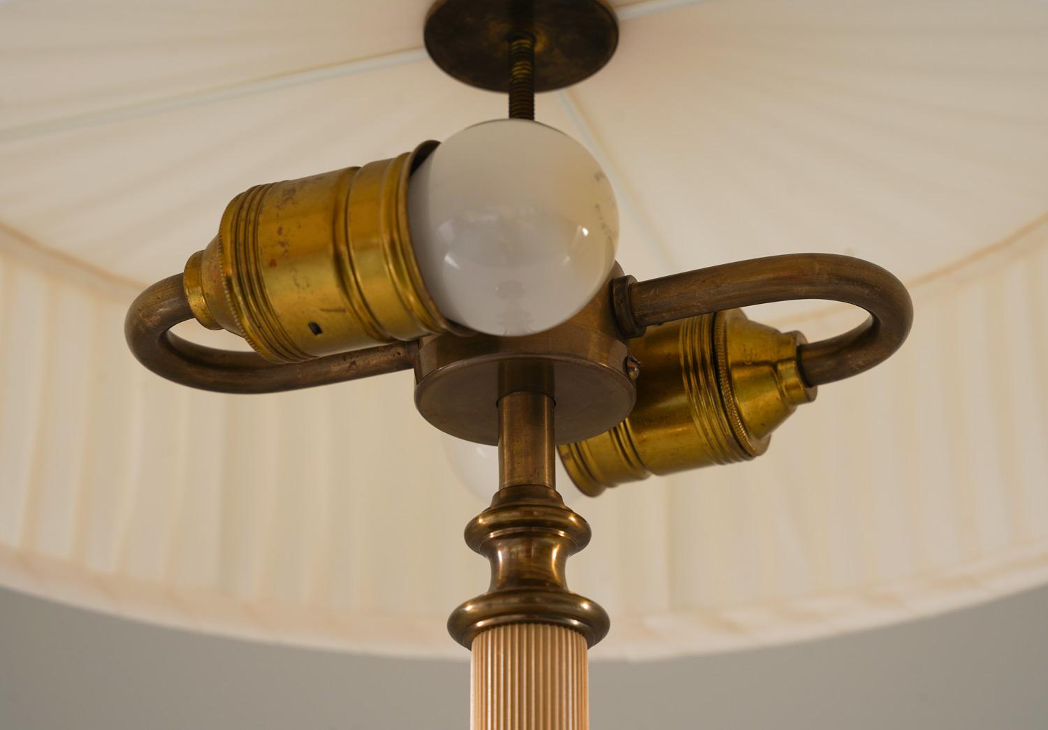 Schwedische Tischlampe von Nordiska Kompaniet (20. Jahrhundert) im Angebot