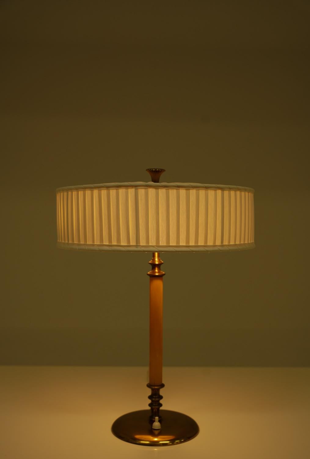 Schwedische Tischlampe von Nordiska Kompaniet im Angebot 1