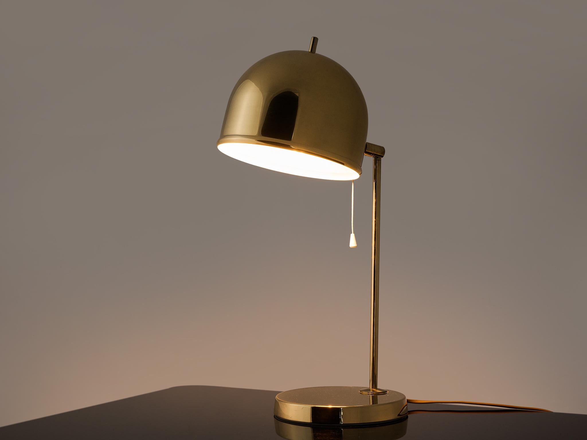 Bergboms, table lamp, model B-075, brass, plastic, Sweden, 1960s.

This delicate table lamp of Swedish origin embodies a splendid construction of round shapes and delicate lines. The shade is well-executed showing a round-shaped structure. A nice