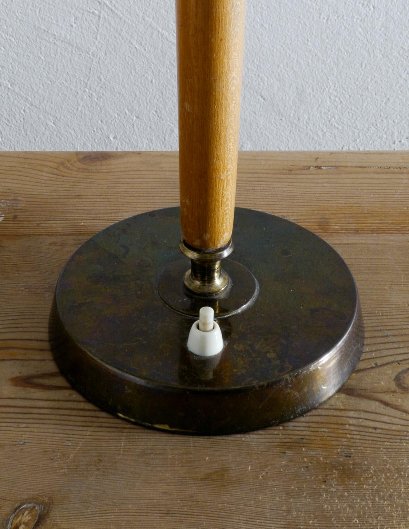 Scandinavian Modern Swedish Table Lamp in Brass Produced for Nordiska Kompaniet, 1940s