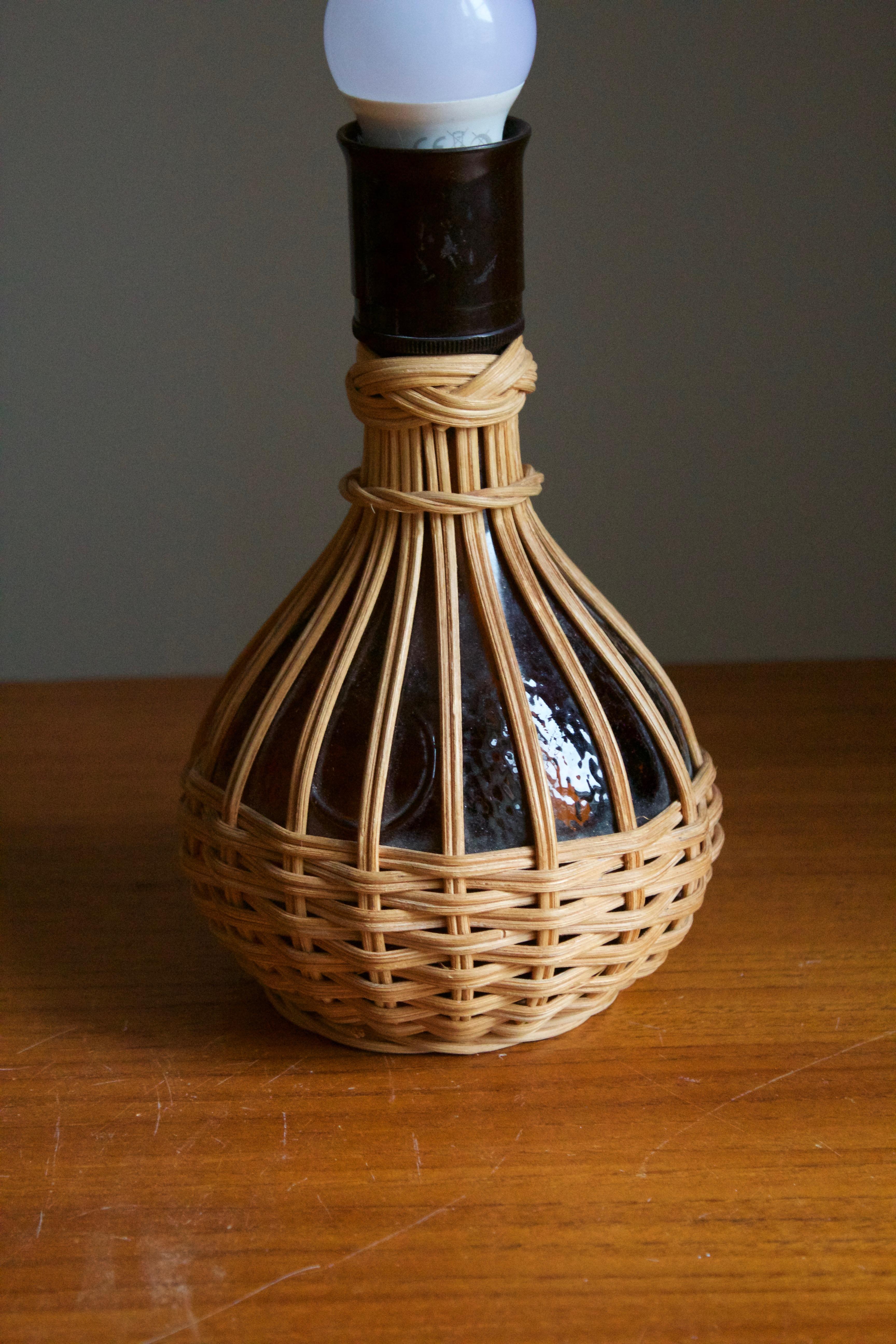 Swedish, Table Lamp, Red-Stained Glass, Rattan, Sweden, 1970s In Good Condition In High Point, NC