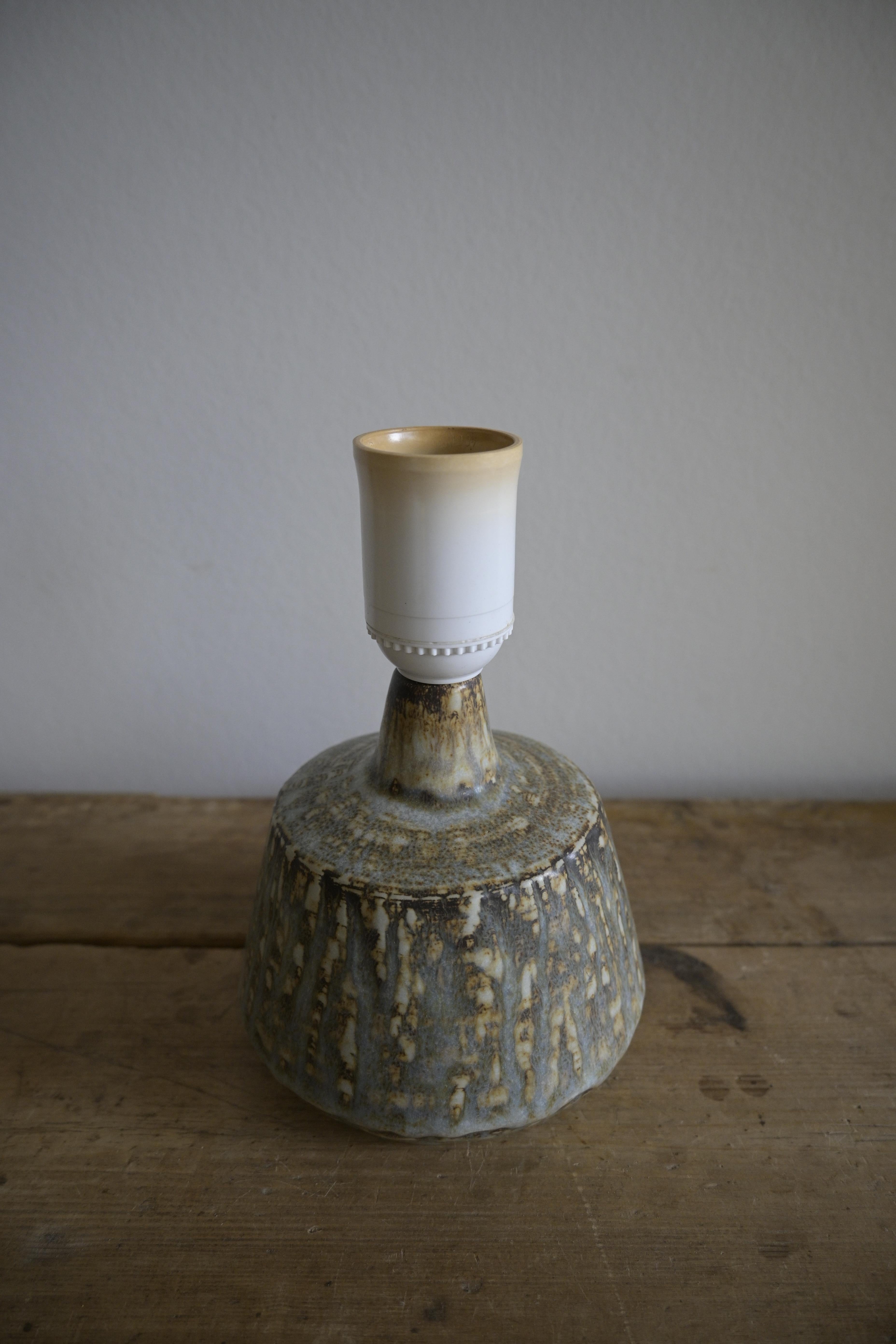 Lampe de table suédoise 'Rubus' par Gunnar Nylund, Rörstrand ca 1940-50 Bon état - En vente à Farsta, SE