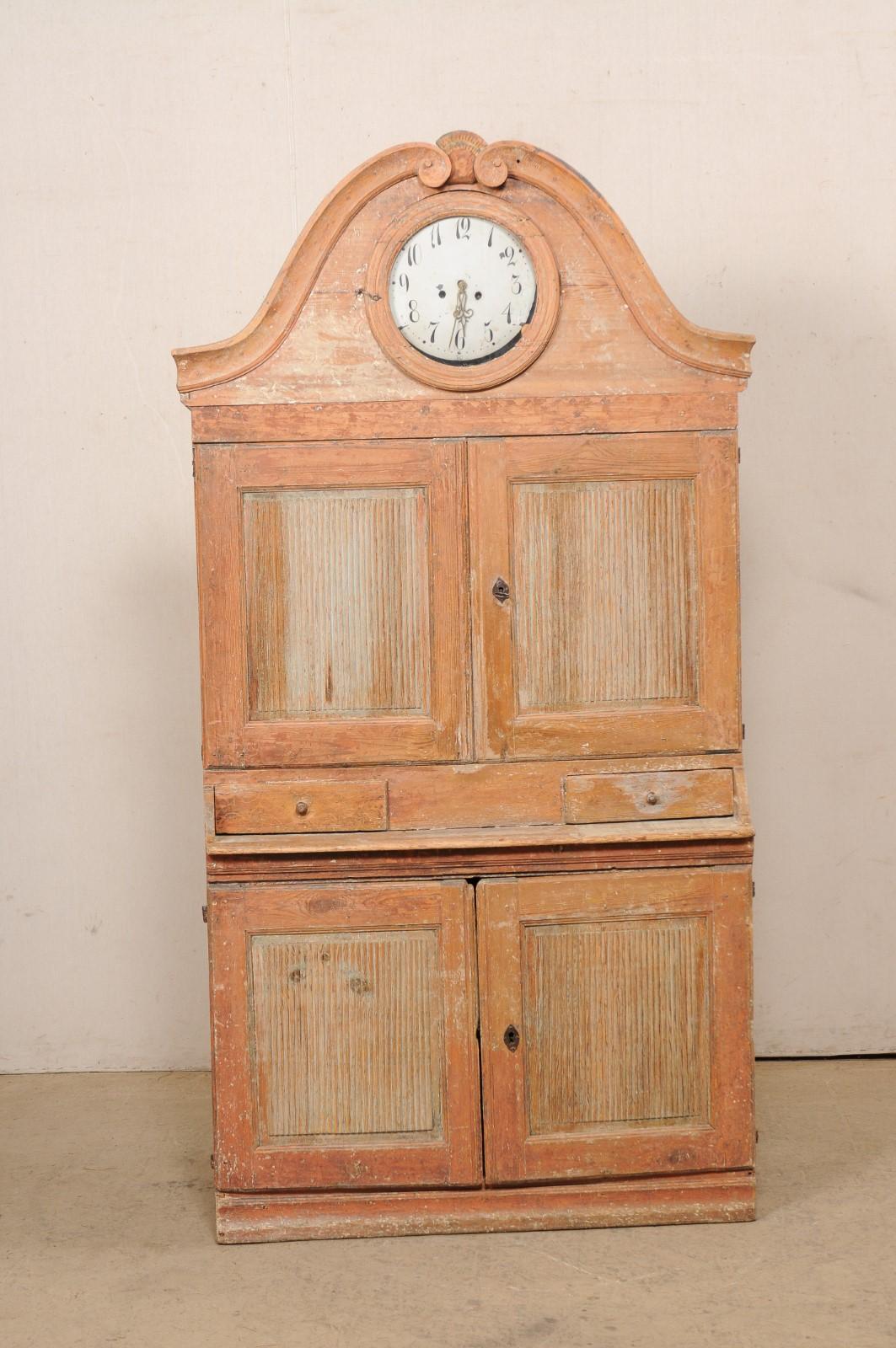 Swedish Tall Clock Cabinet with Original Painted Finish, circa 1820 For Sale 3