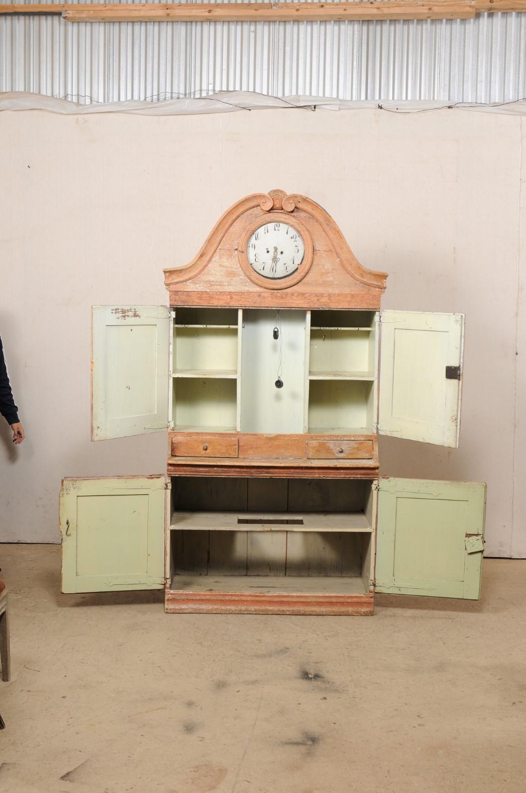 Swedish Tall Clock Cabinet with Original Painted Finish, circa 1820 For Sale 4