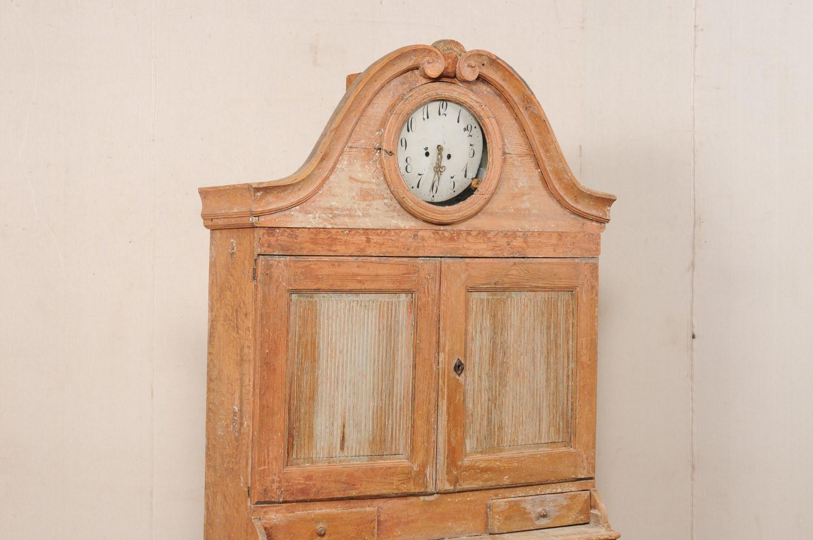 Swedish Tall Clock Cabinet with Original Painted Finish, circa 1820 In Good Condition For Sale In Atlanta, GA