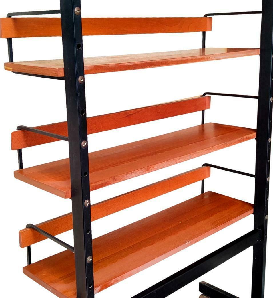 bookcase shelf of Swedish production, 1960s, made of metal with teak shelves

It measures 132 cm in height, 75 cm in width and 26 cm in depth

Very good condition, as shown in photos, with obvious signs of age and use, signs on the wood that