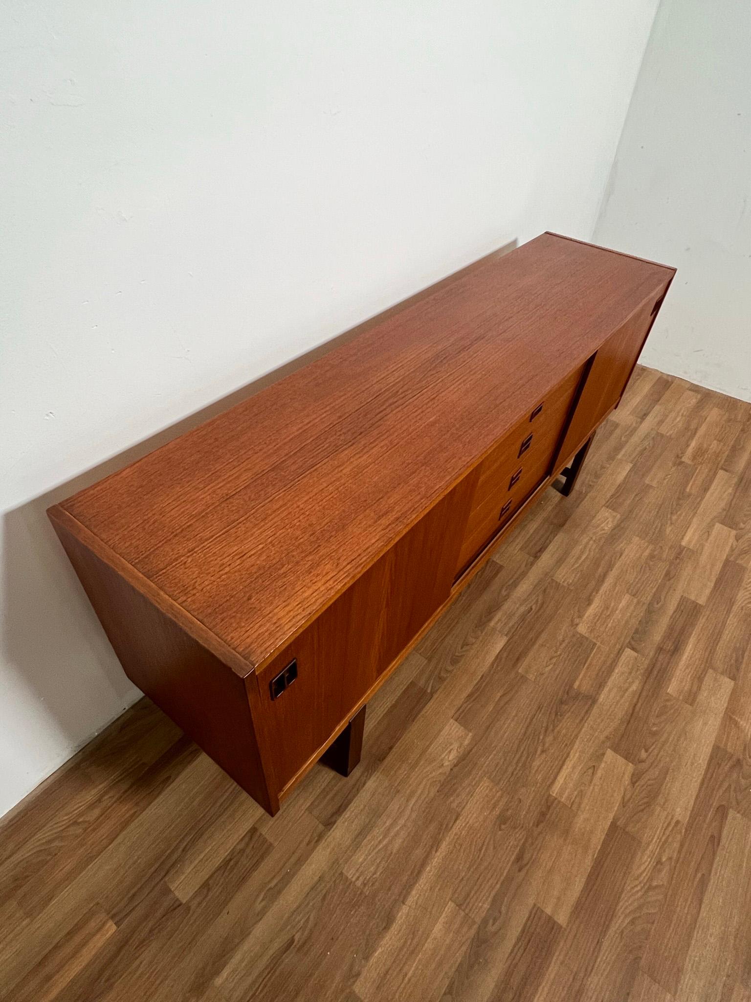 Schwedisches Sideboard aus Teakholz von Erik Worts, ca. 1960er Jahre im Zustand „Gut“ im Angebot in Peabody, MA