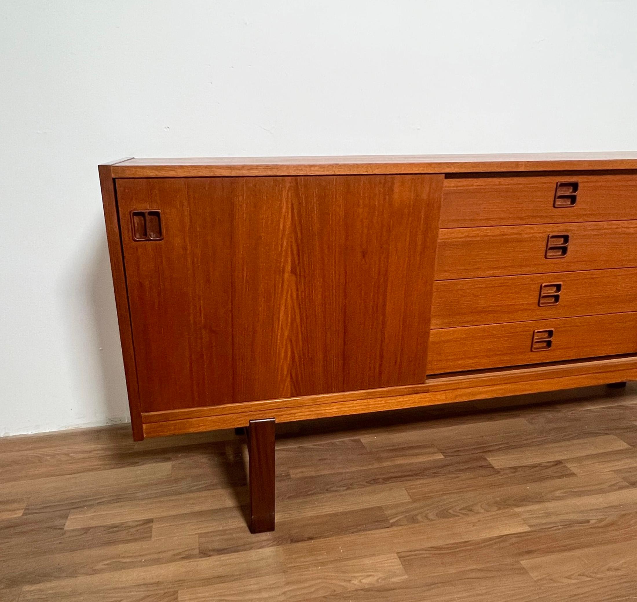 Schwedisches Sideboard aus Teakholz von Erik Worts, ca. 1960er Jahre im Angebot 1