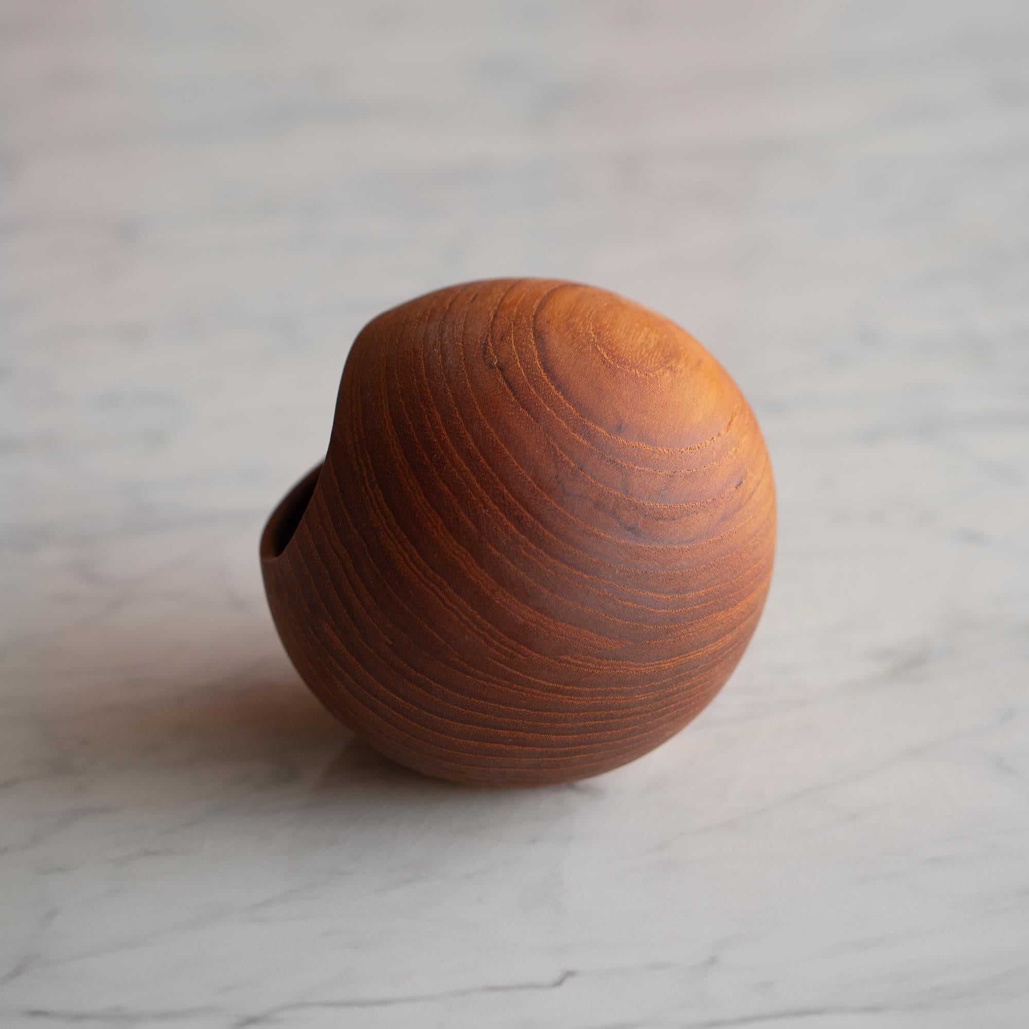 Swedish Teak Nut Bowl & Spoon Set by Sowe Konst im Zustand „Gut“ im Angebot in Stamford, CT