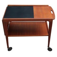Carrello da bar o carrello da tè in teak svedese con piano scorrevole di Yngve Ekström per Kallemo