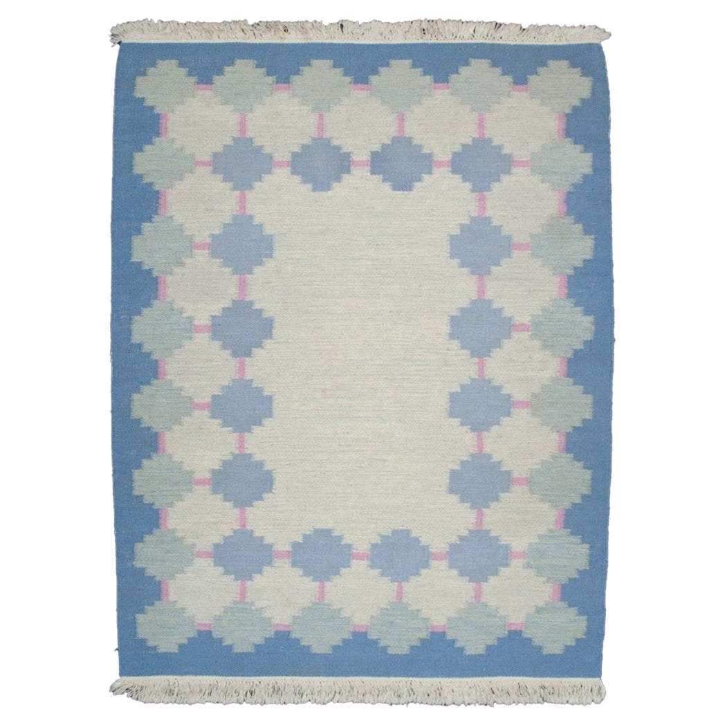 Swedish textile artist. Handwoven wool carpet in Rölakan technique. Ca 1970