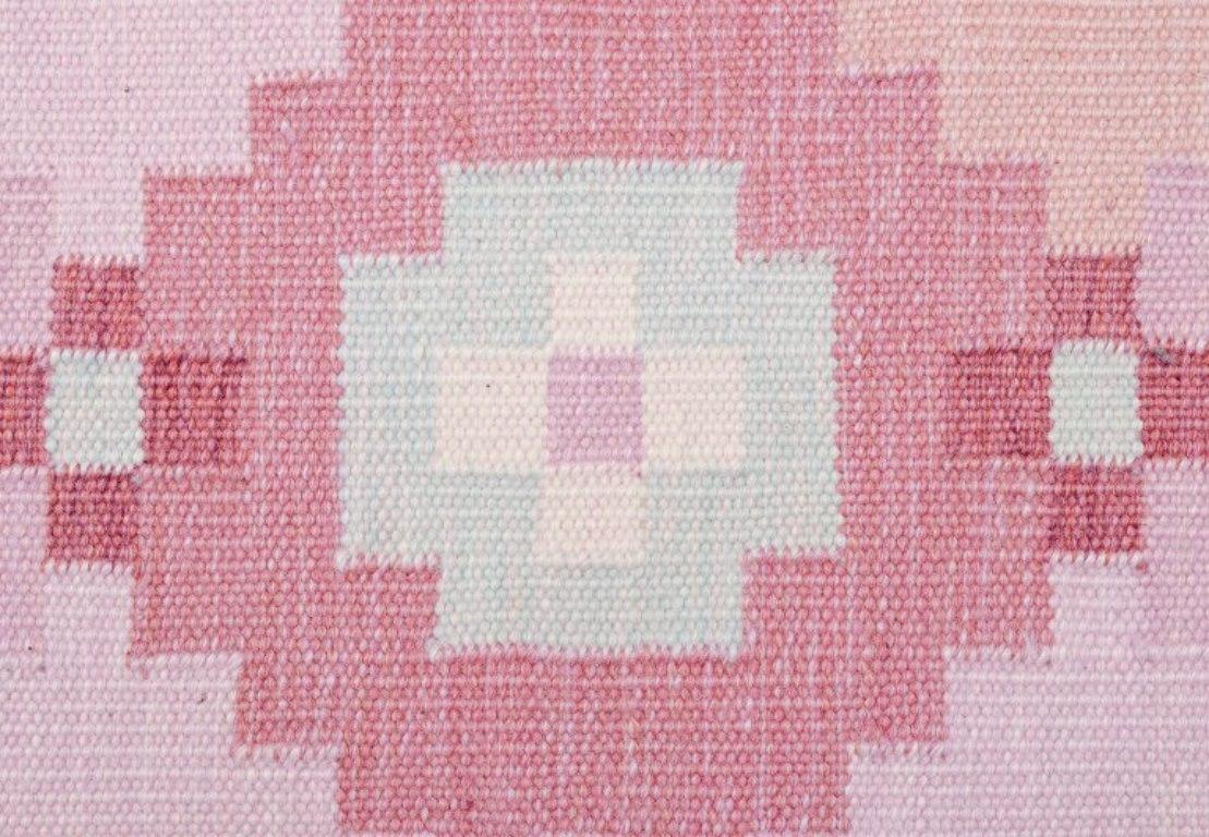 Schwedischer Textilkünstler. Großer handgewebter Wollteppich in Rölakan-Technik. (Skandinavische Moderne) im Angebot