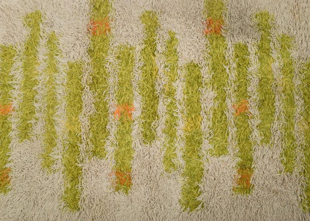 Scandinavian Modern Swedish textile designer. Blekinge-rya. Large carpet in pure wool. For Sale