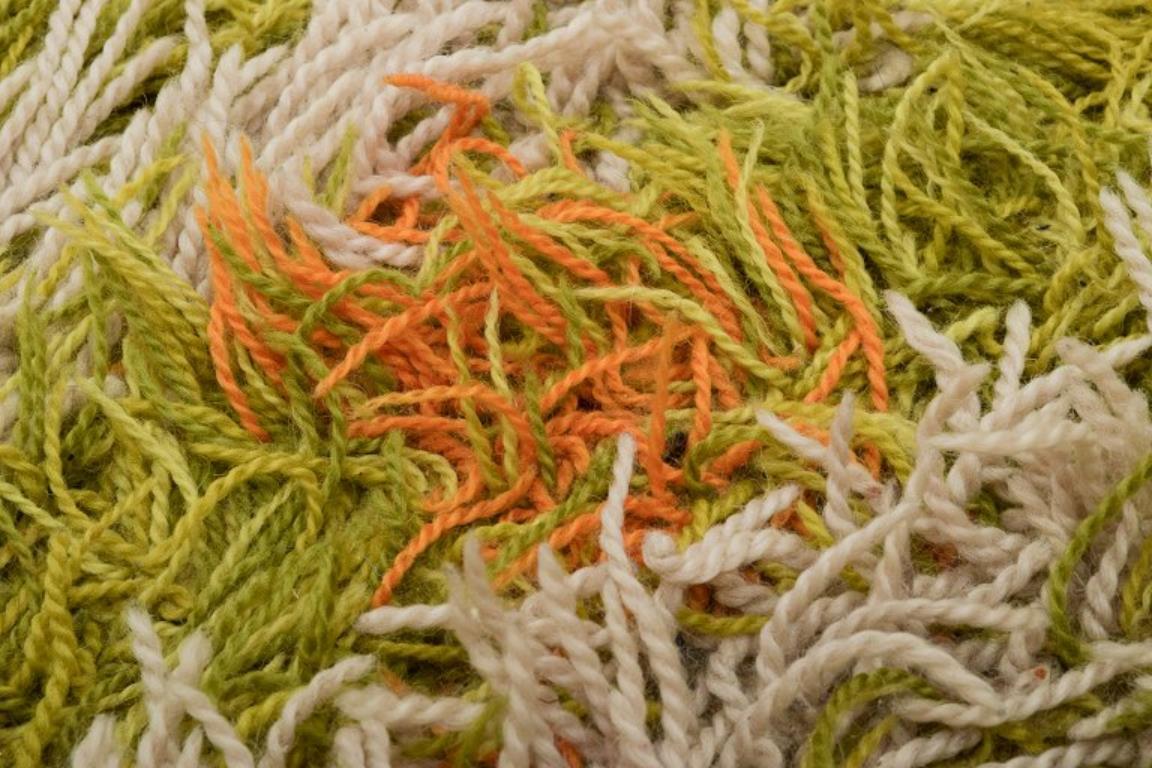 Swedish textile designer. Blekinge-rya. Large carpet in pure wool. In Excellent Condition For Sale In Copenhagen, DK