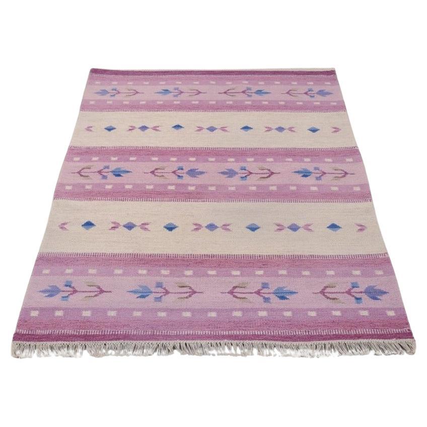Swedish textile designer. Carpet in pure wool. Rölakan technique.
