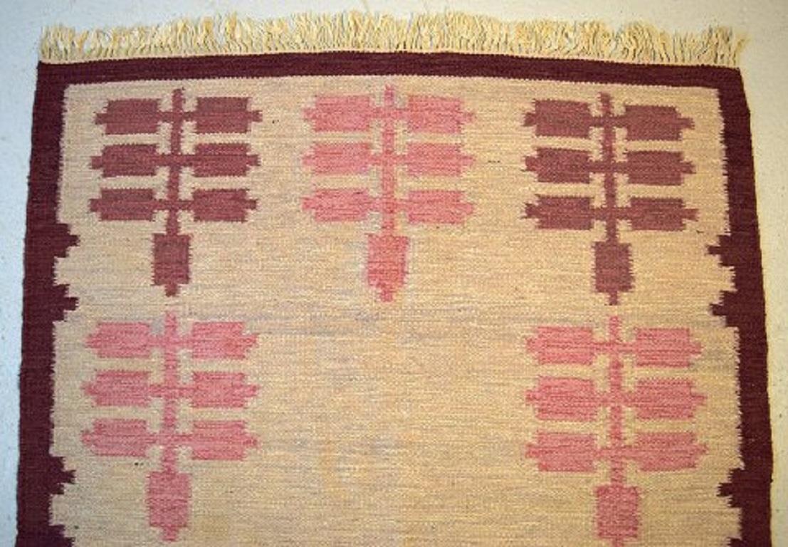 Swedish textile designer. Handwoven Röllakan rug with geometric fields in purple, pink and cream shades, mid-20th century.
Measures: 186 x 138 cm.
In excellent condition.
