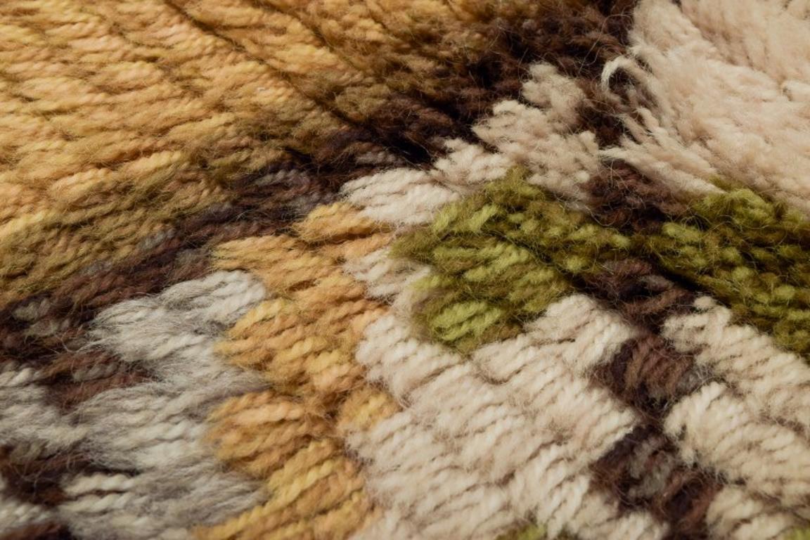 Metà XX secolo Designer tessile svedese. Tappeto rya fatto a mano in puro cotone. Multicolore. in vendita