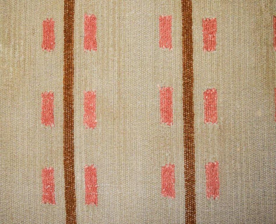 Scandinavian Modern Swedish textile designer, handwoven carpet in wool. Modern design. For Sale