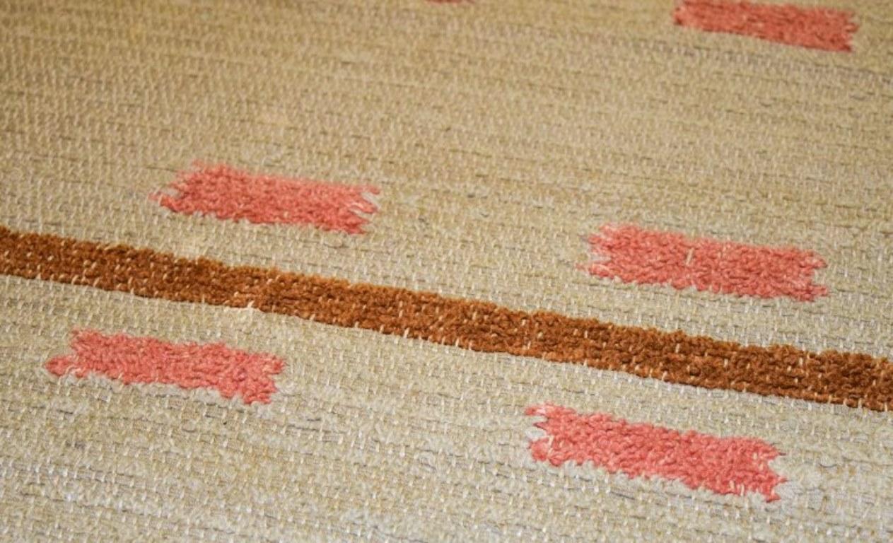 Swedish textile designer, handwoven carpet in wool. Modern design. In Excellent Condition For Sale In Copenhagen, DK