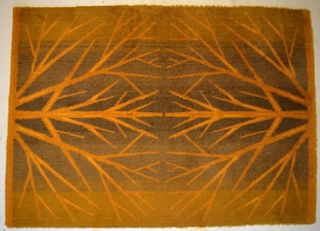 Mid-20th Century Swedish Textile Designer. Large Hand-Woven Rölakan Rug in Pure Wool For Sale