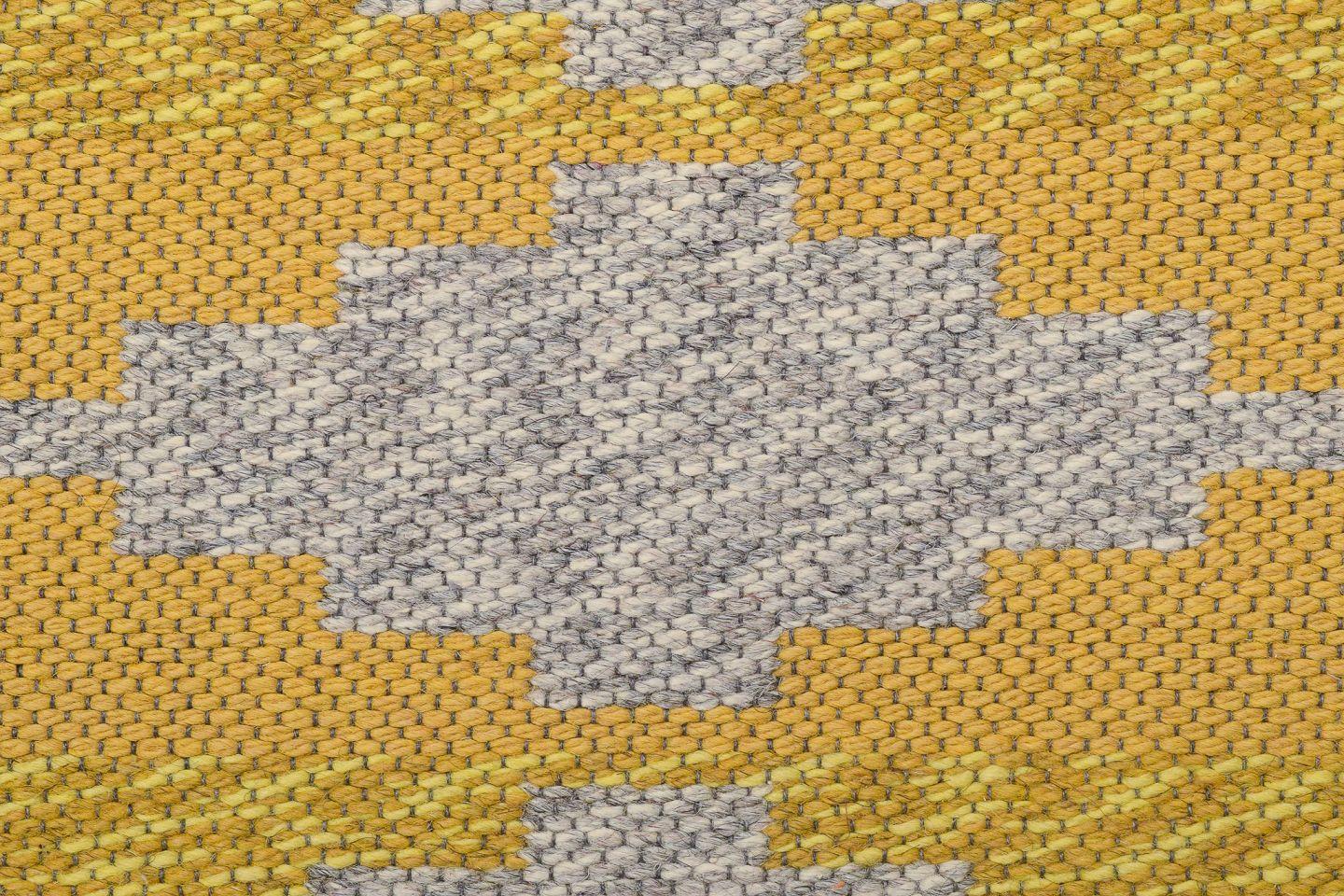 Schwedischer Textildesigner. Teppich aus Wolle mit geometrischem Muster in Grau und Gelb (Skandinavische Moderne) im Angebot