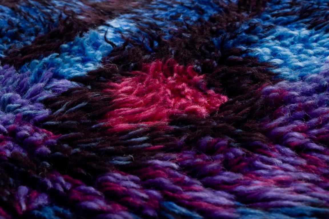 Swedish textile designer. Rya carpet of pure cotton. Blue and violet colors. 3