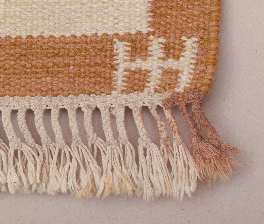 Mid-20th Century Swedish textile designer. Wool rug with geometric pattern. Rölakan technique. For Sale