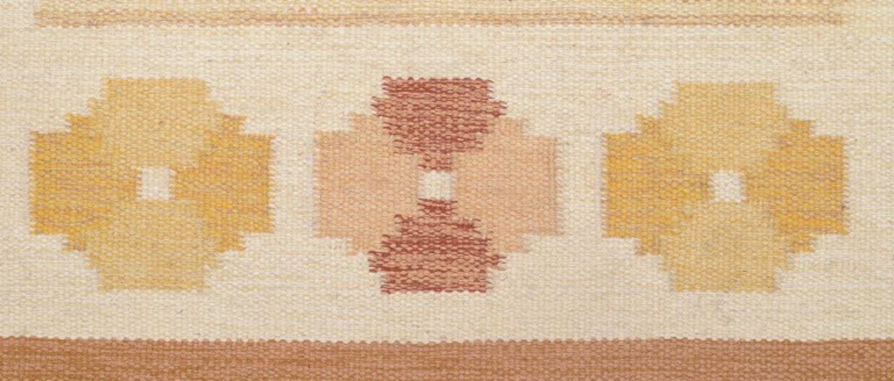 Swedish textile designer. Wool rug with geometric pattern. Rölakan technique. For Sale 1