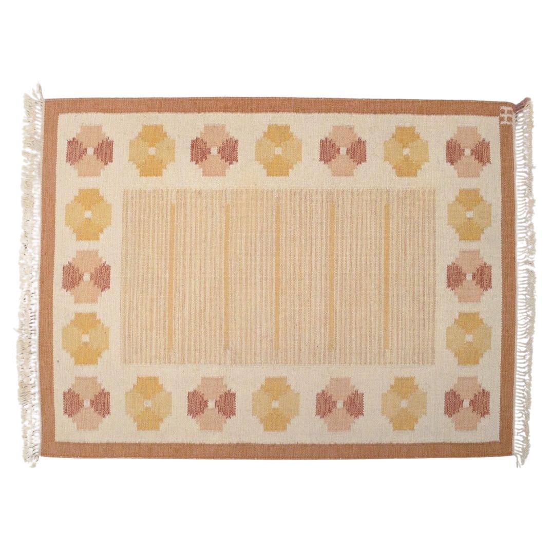 Swedish textile designer. Wool rug with geometric pattern. Rölakan technique.