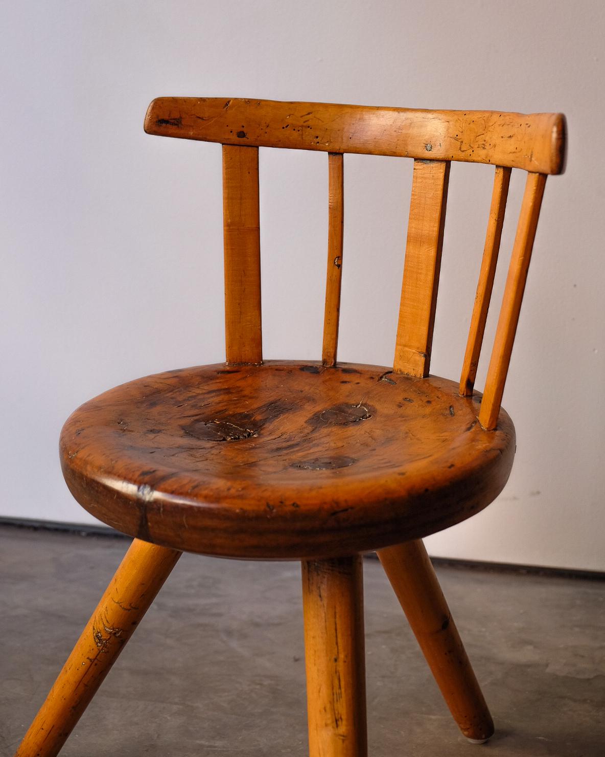 Suédois Chaise suédoise à trois pieds en vente