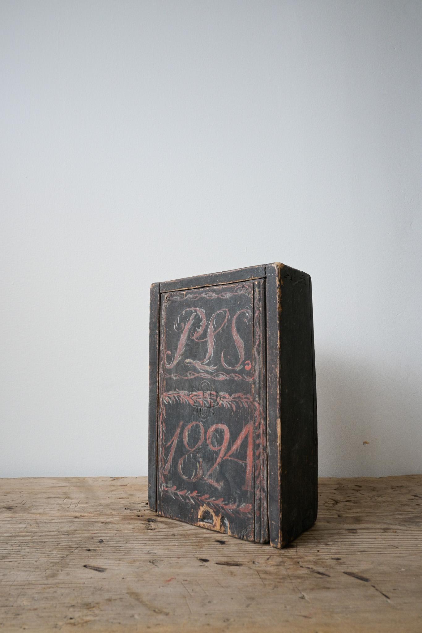 Swedish 'Timplåda' Wooden Box, dated 1824

A 'timplåda' is a traditional Swedish wooden box, handcrafted with care. Popular during the 18th and 19th centuries, these boxes were used for storing food, candles, textiles, spices, or small valuable