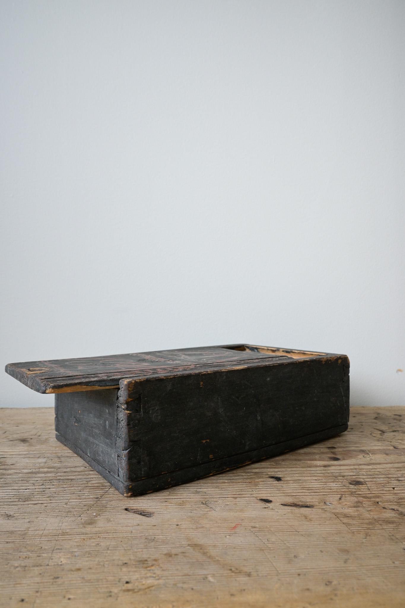 Swedish 'Timplåda' Wooden Box, dated 1824 In Good Condition For Sale In Farsta, SE