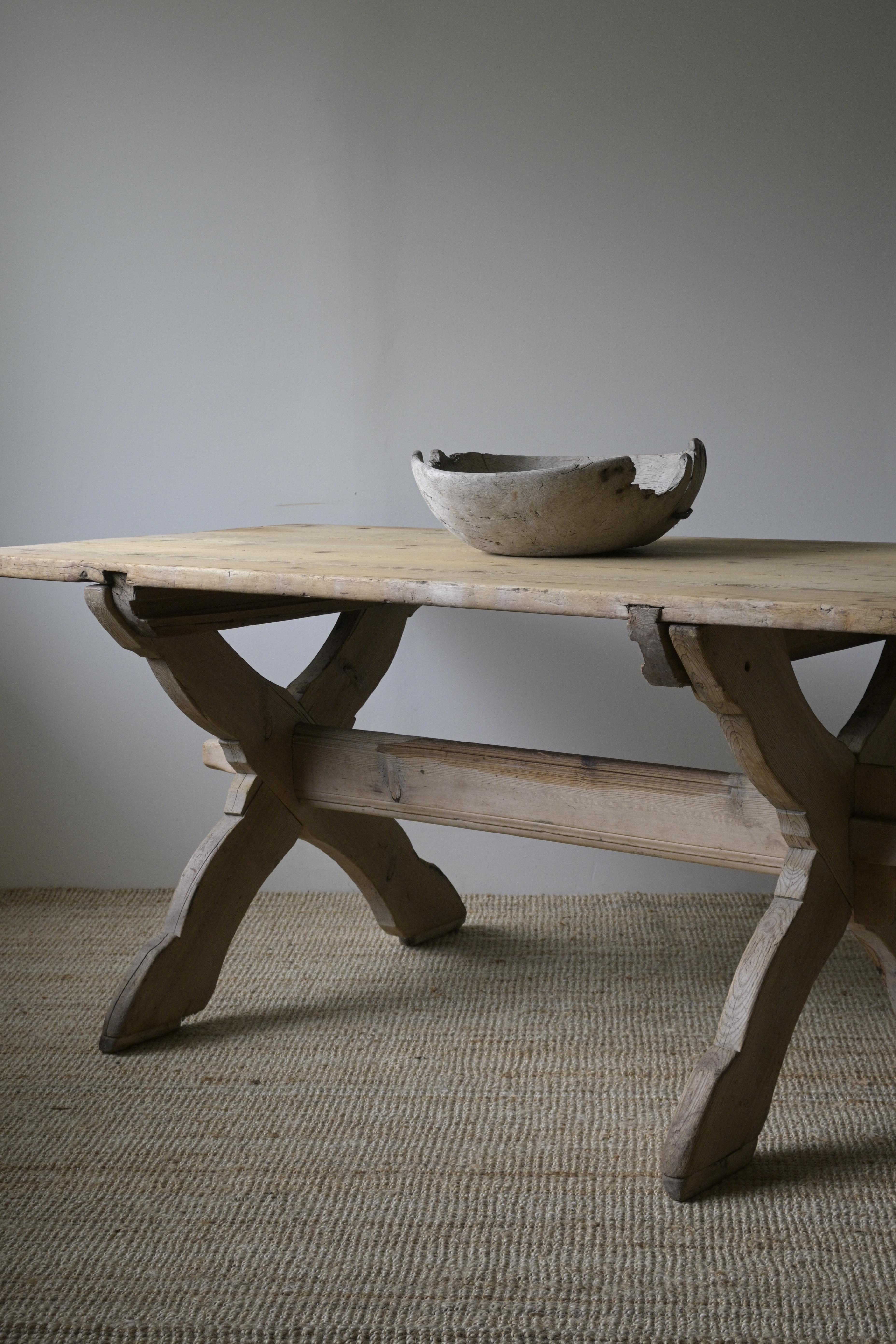Mesa de caballete sueca de Skattungbyn, Orsa, Siglo XVIII Sueco en venta