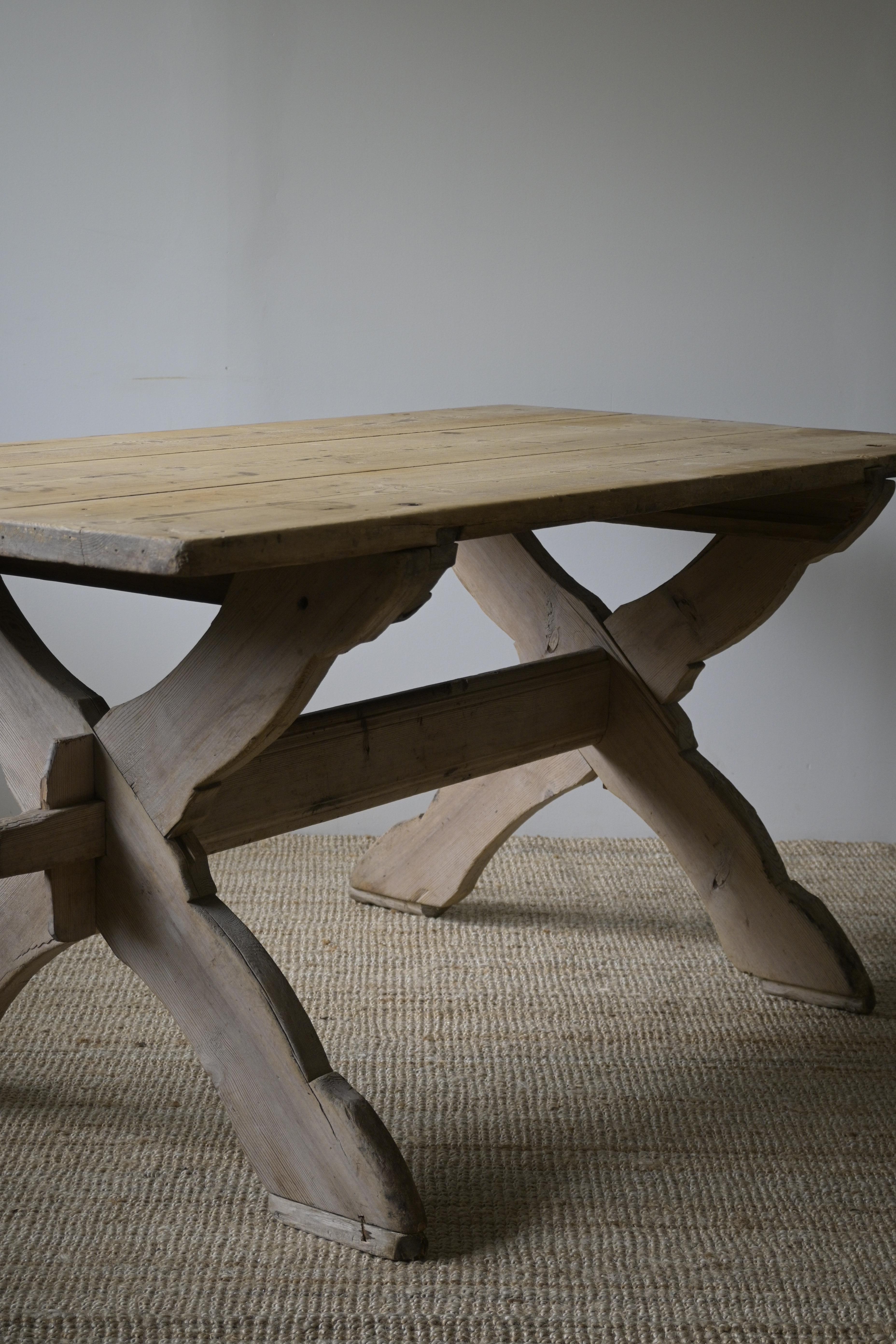 Mesa de caballete sueca de Skattungbyn, Orsa, Siglo XVIII Pino en venta