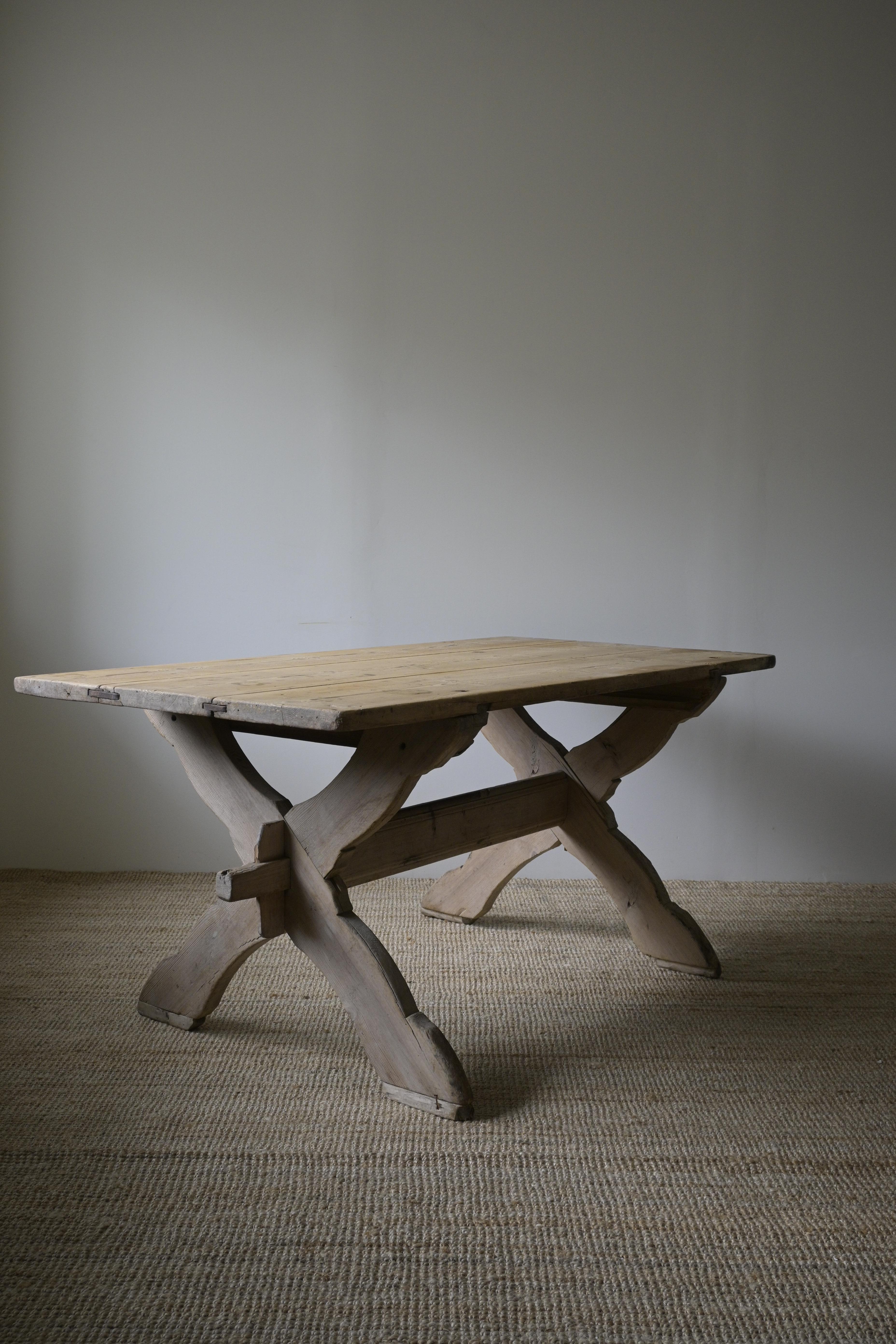 Mesa de caballete sueca de Skattungbyn, Orsa, Siglo XVIII en venta 1