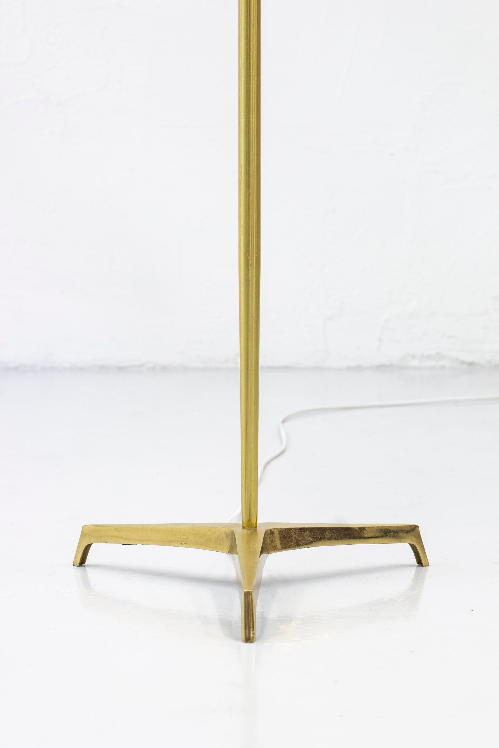 Mid-20th Century Swedish Tripod Floor Lamp in Polished Brass and Linen, Sweden, 1950s For Sale