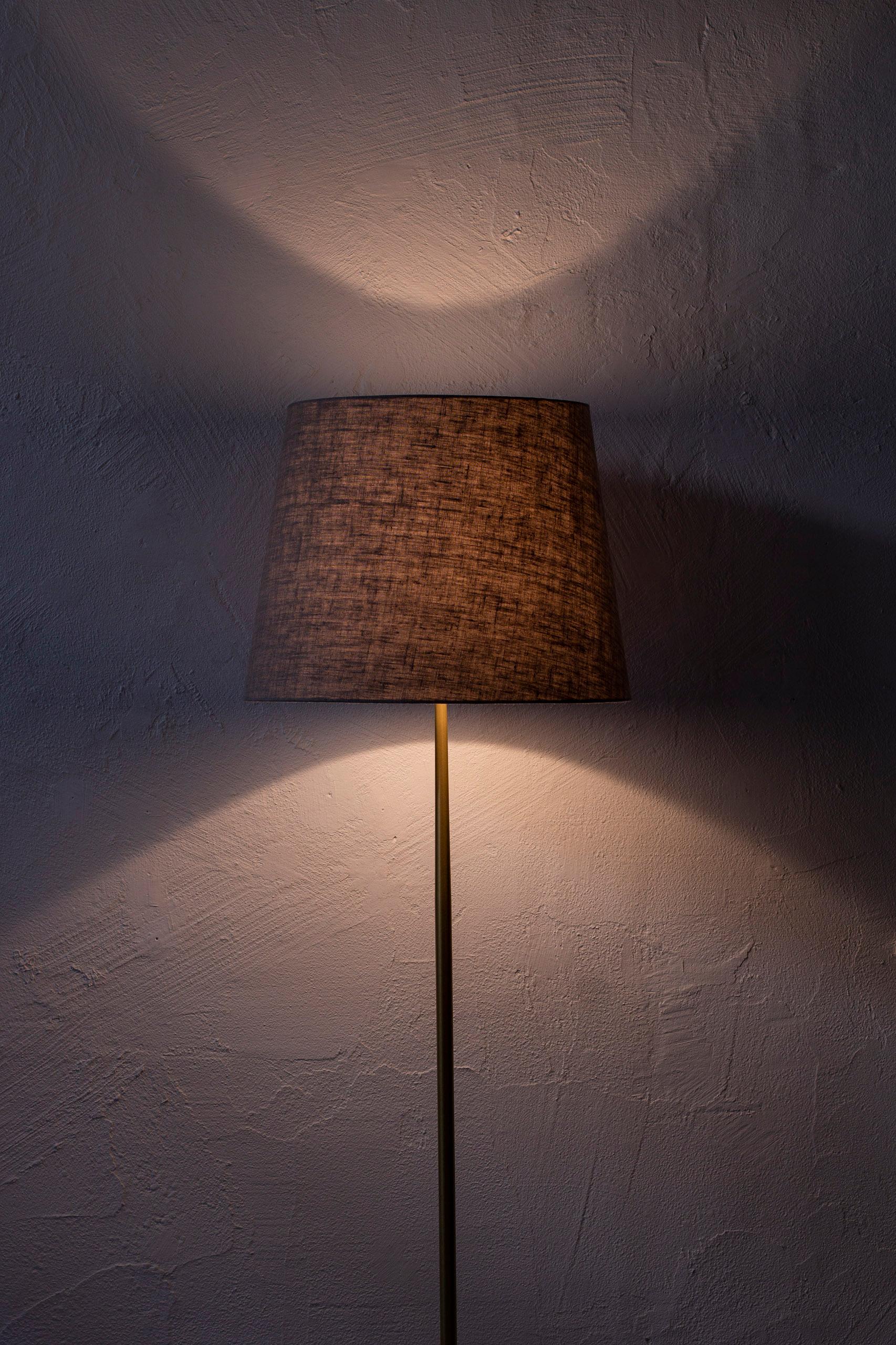 Swedish Tripod Floor Lamp in Polished Brass and Linen, Sweden, 1950s For Sale 2