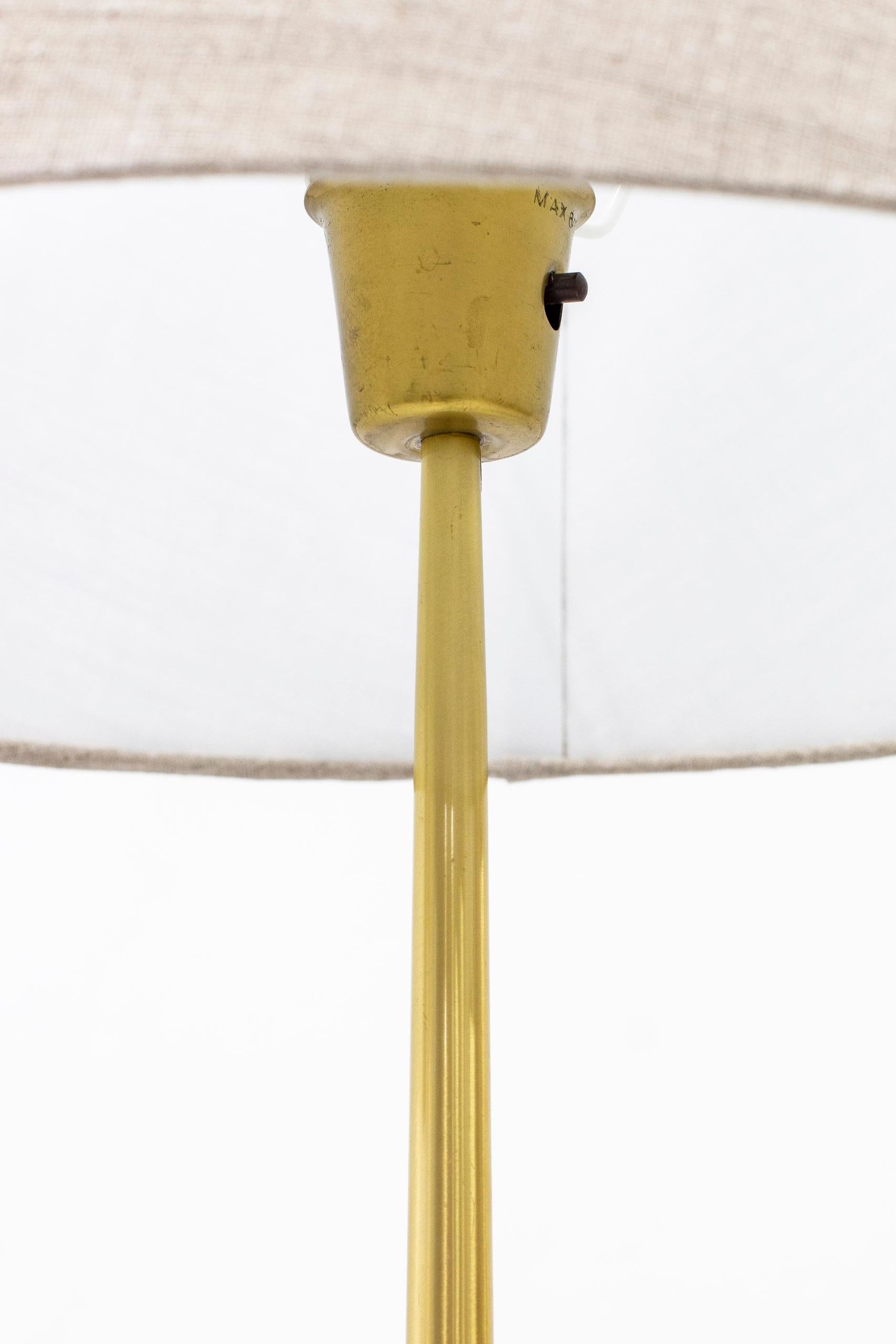 Swedish Tripod Floor Lamp in Polished Brass and Linen, Sweden, 1950s For Sale 3