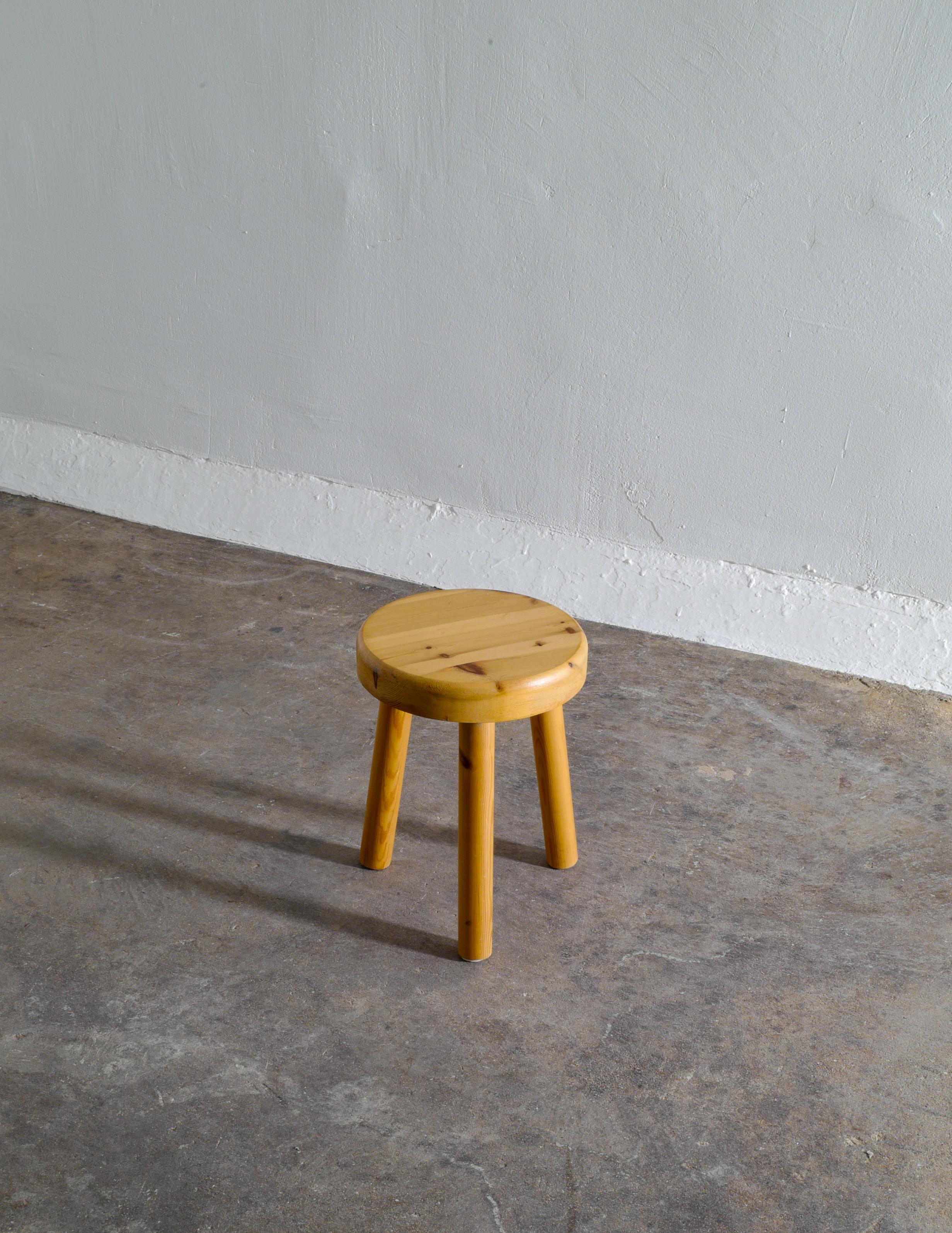 Swedish Tripod Stool in Solid Pine, 1970s In Good Condition In Stockholm, SE