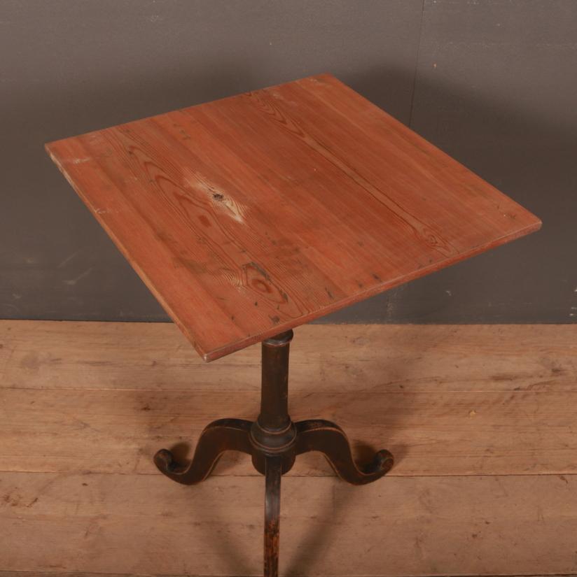 Early 19th century painted Swedish tilt-top tripod table. Very elegant design, 1820.

Height is taken when the top is laid flat and not folded up.

Dimensions:
19 inches (48 cms) wide
19 inches (48 cms) deep
30 inches (76 cms) high.

 