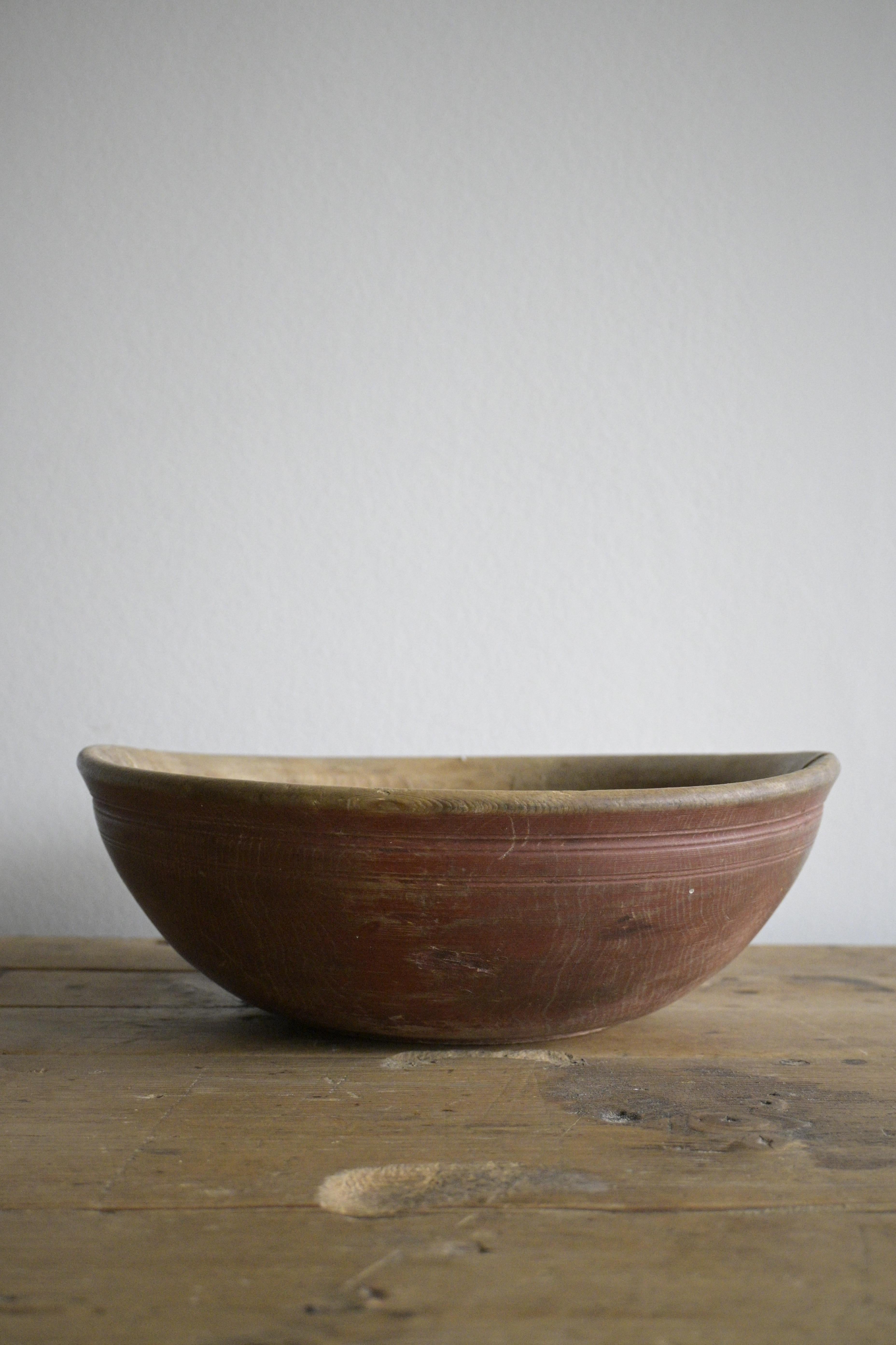 Turned Swedish turned wood bowl ca 1830-1860 For Sale