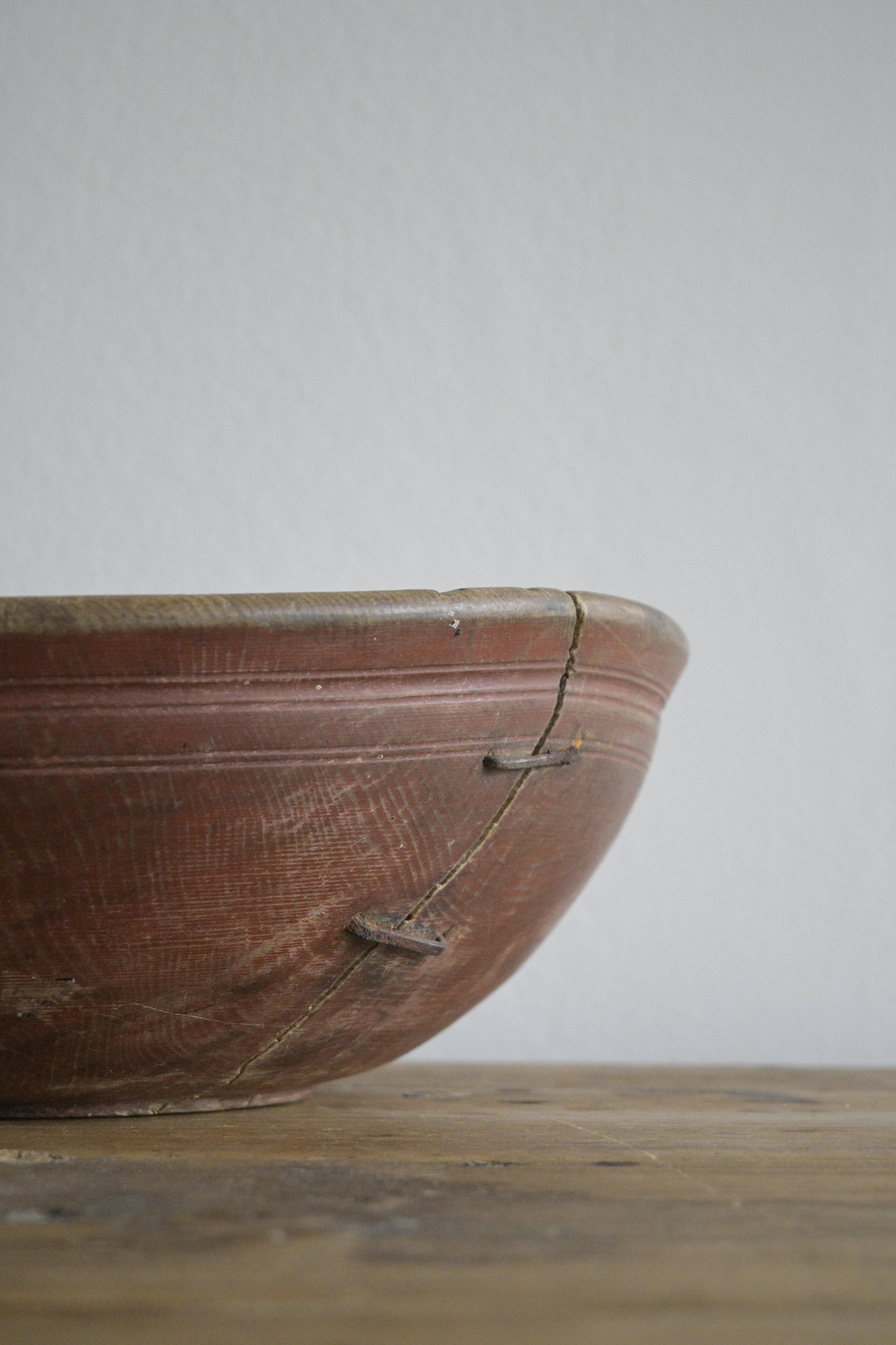 Swedish turned wood bowl ca 1830-1860 In Good Condition For Sale In Farsta, SE