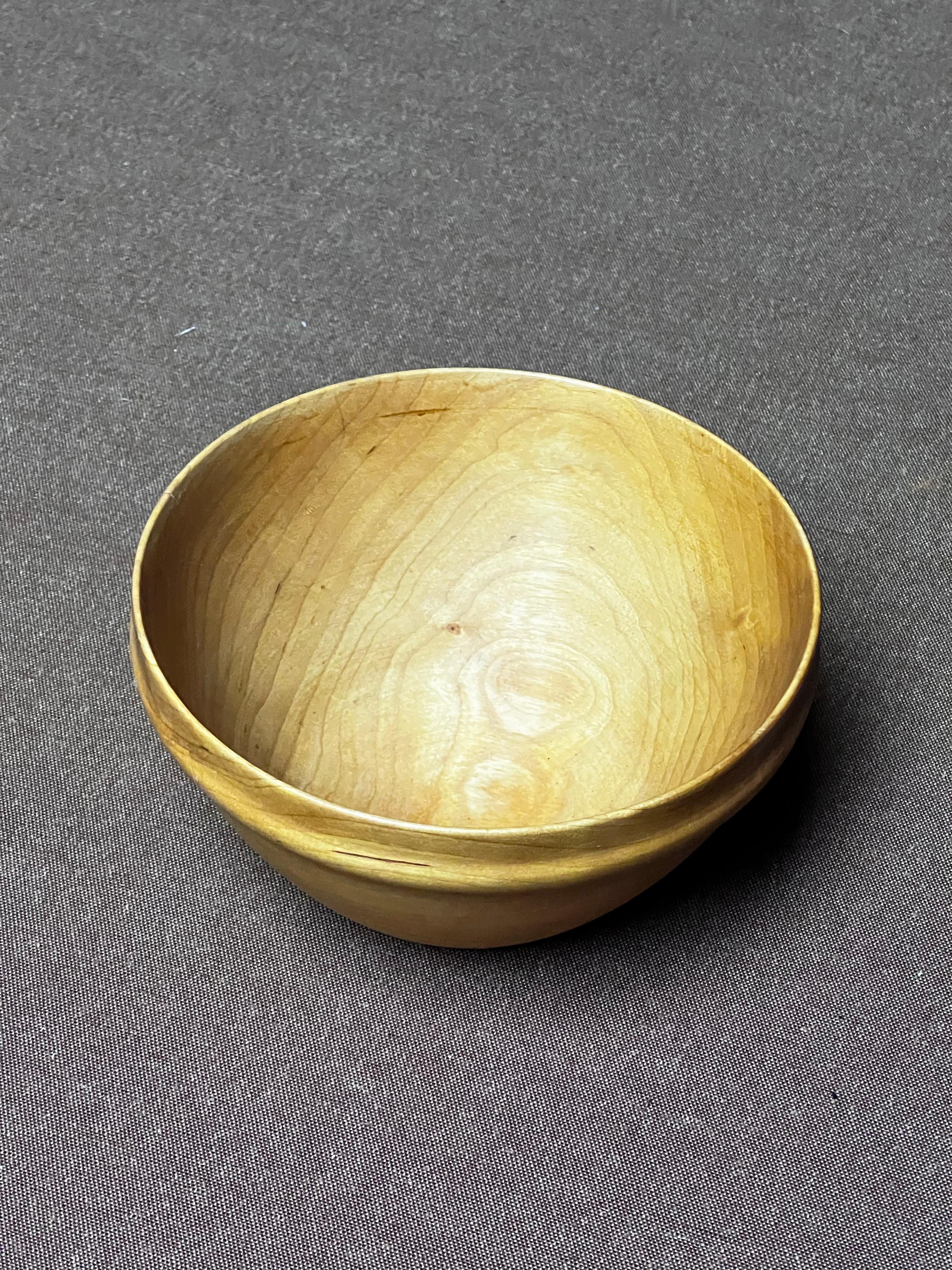 Schwedische gedrechselte Holzschale Folk Craft handgefertigt Anfang 20. im Angebot 3