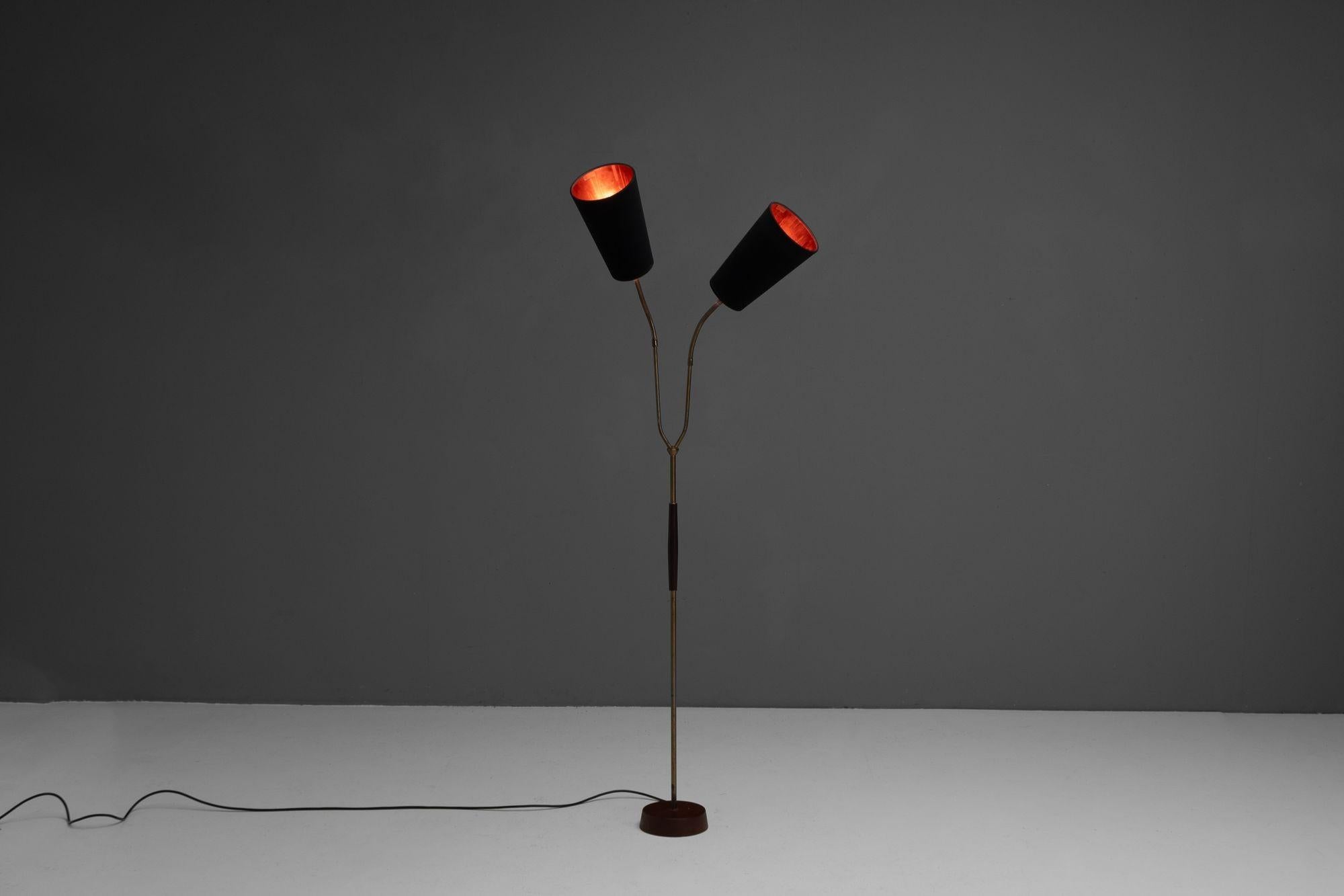 Swedish twin neck adjustable floor lamp with teak base and brass shaft. Shades not included. Circa 1960.

H 167cm x W 77cm x D 20cm

Please be in touch for an accurate shipping quote.