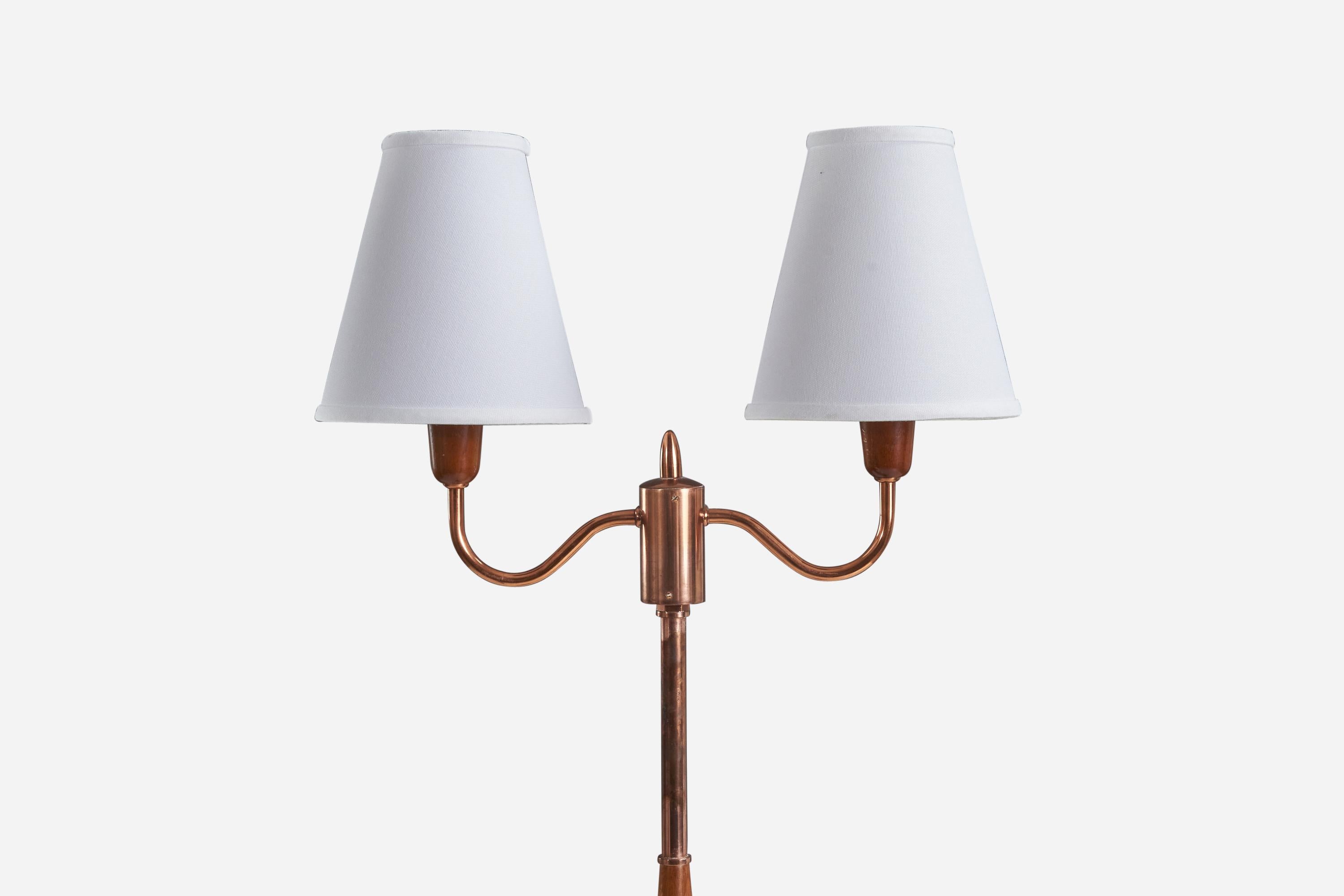 Svedese Lampada da terra svedese a due bracci, rame, teak, tessuto, Svezia, 1950 ca. in vendita