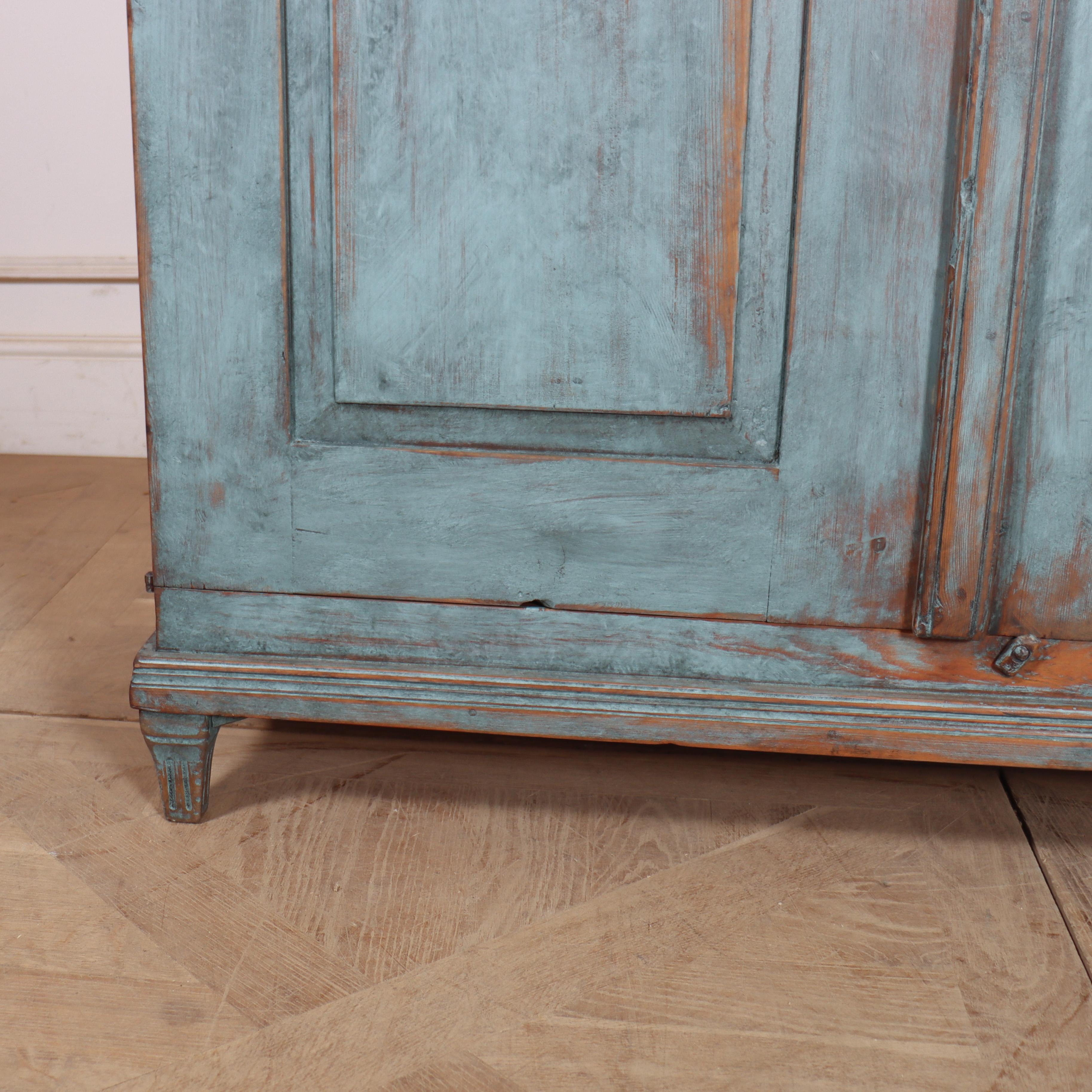 Swedish Two Door Linen Cupboard In Good Condition For Sale In Leamington Spa, Warwickshire