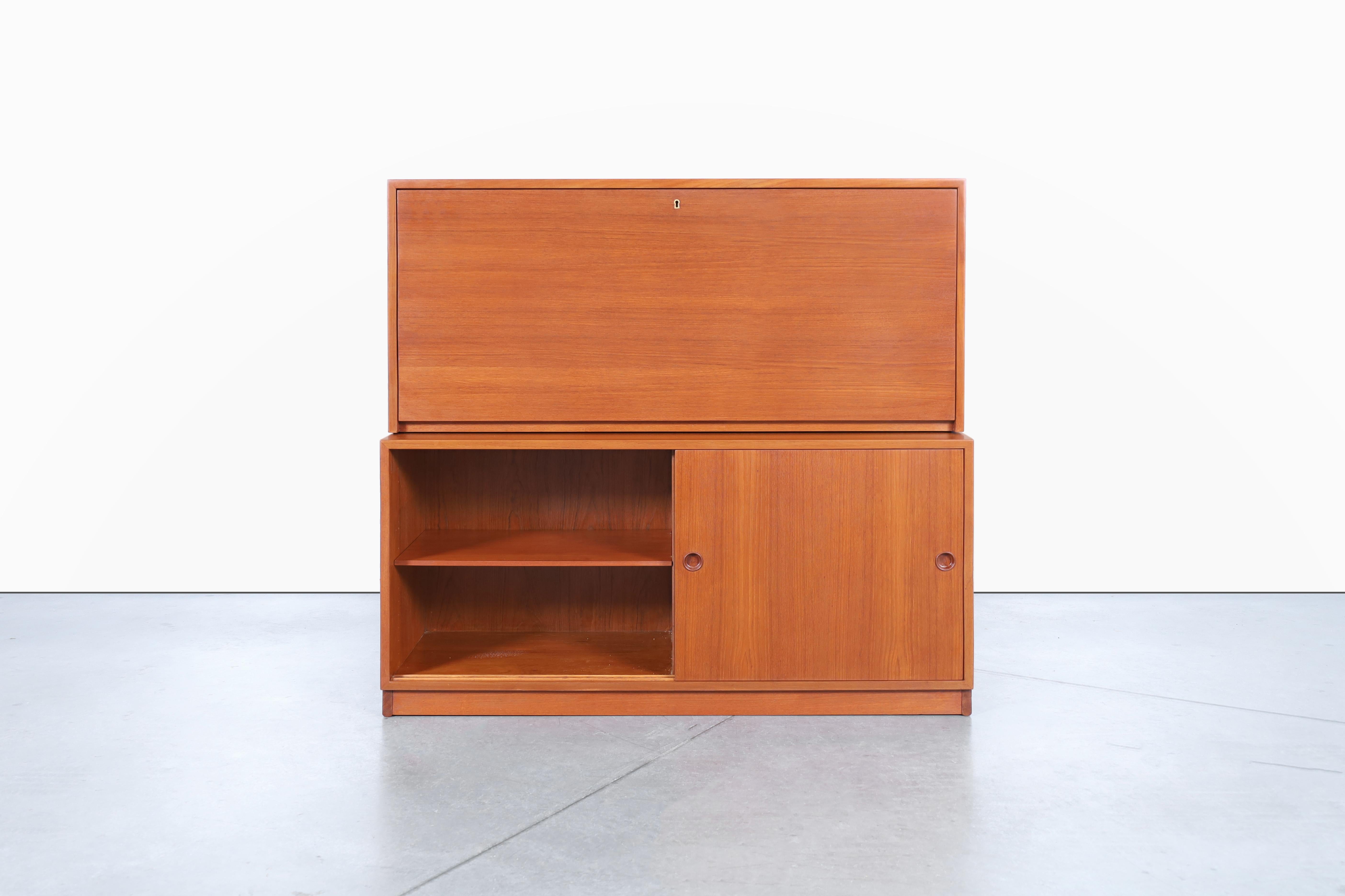 Cabinet o scrivania svedese in teak a due pezzi di Børge Mogensen in vendita 3